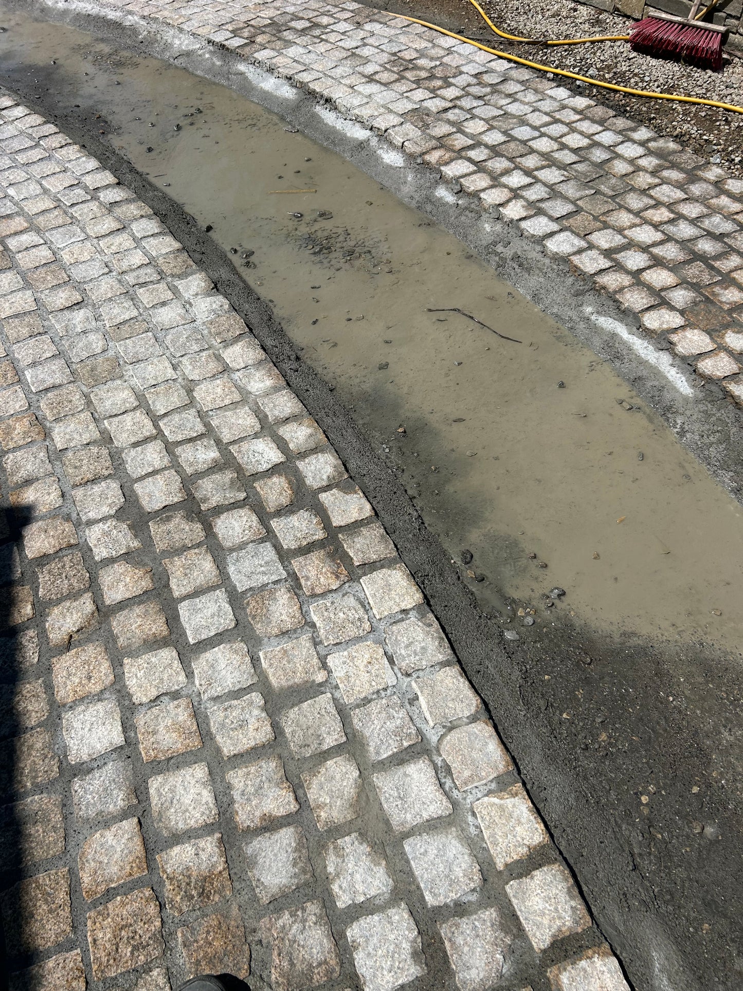 Wicklow Golden Granite Cobblestone 100mm x 100mm x 50mm / 5m2 bulk bag