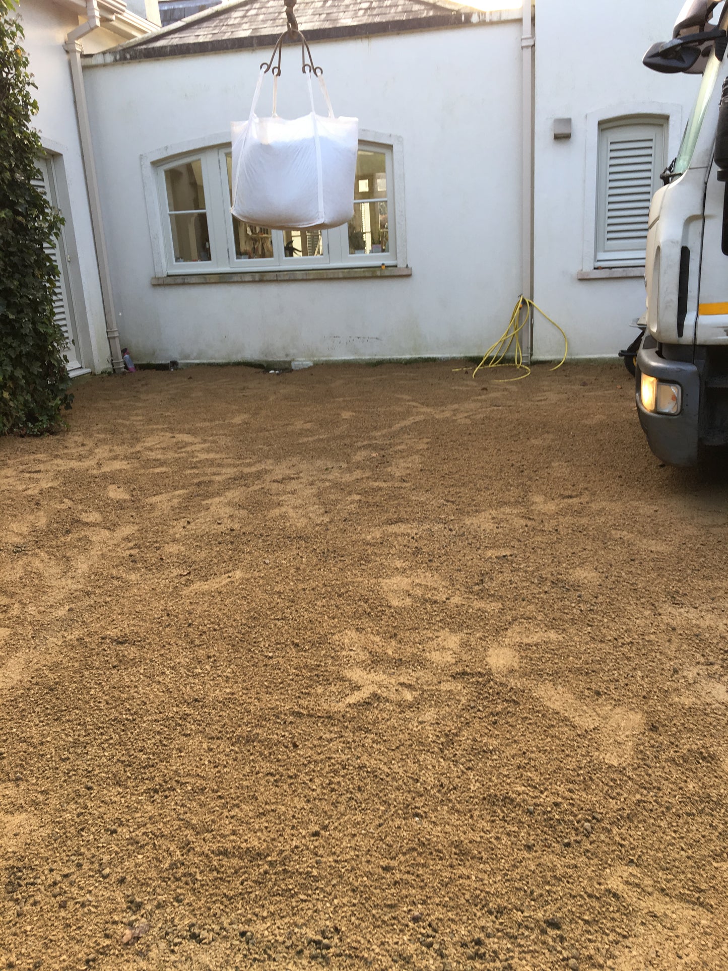 Ailesbury Golden Pathway / Driveway Holding Dust in bulk bags / free delivery Ireland!
