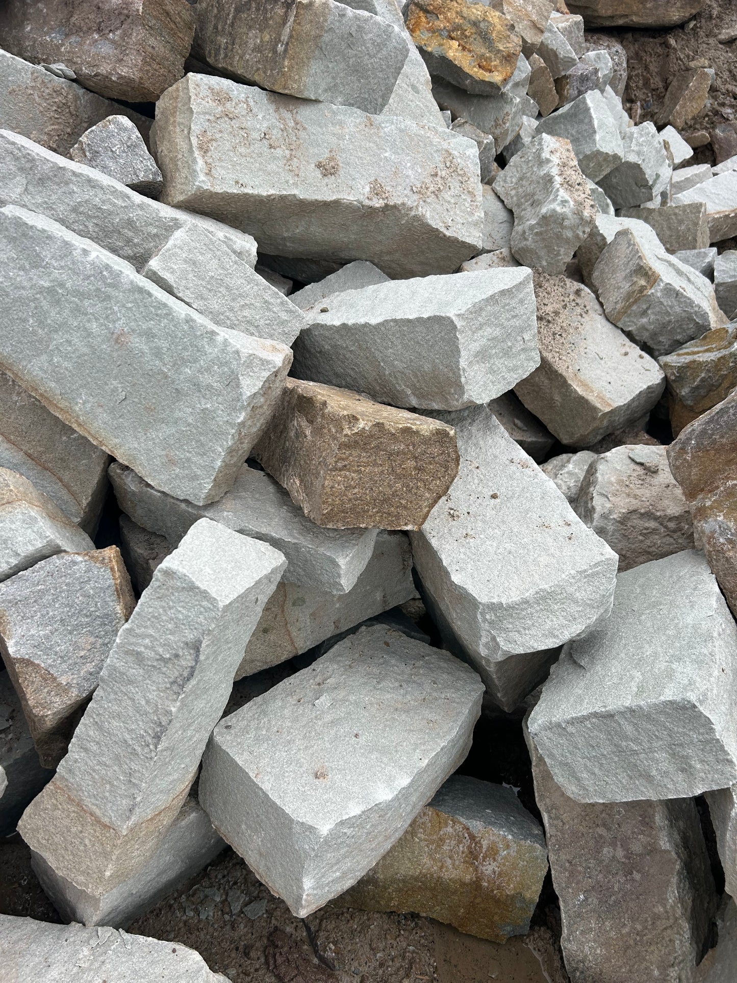 Roscrea Premium Sandstone Building Stone / Bulk Bag / Free Delivery in Ireland