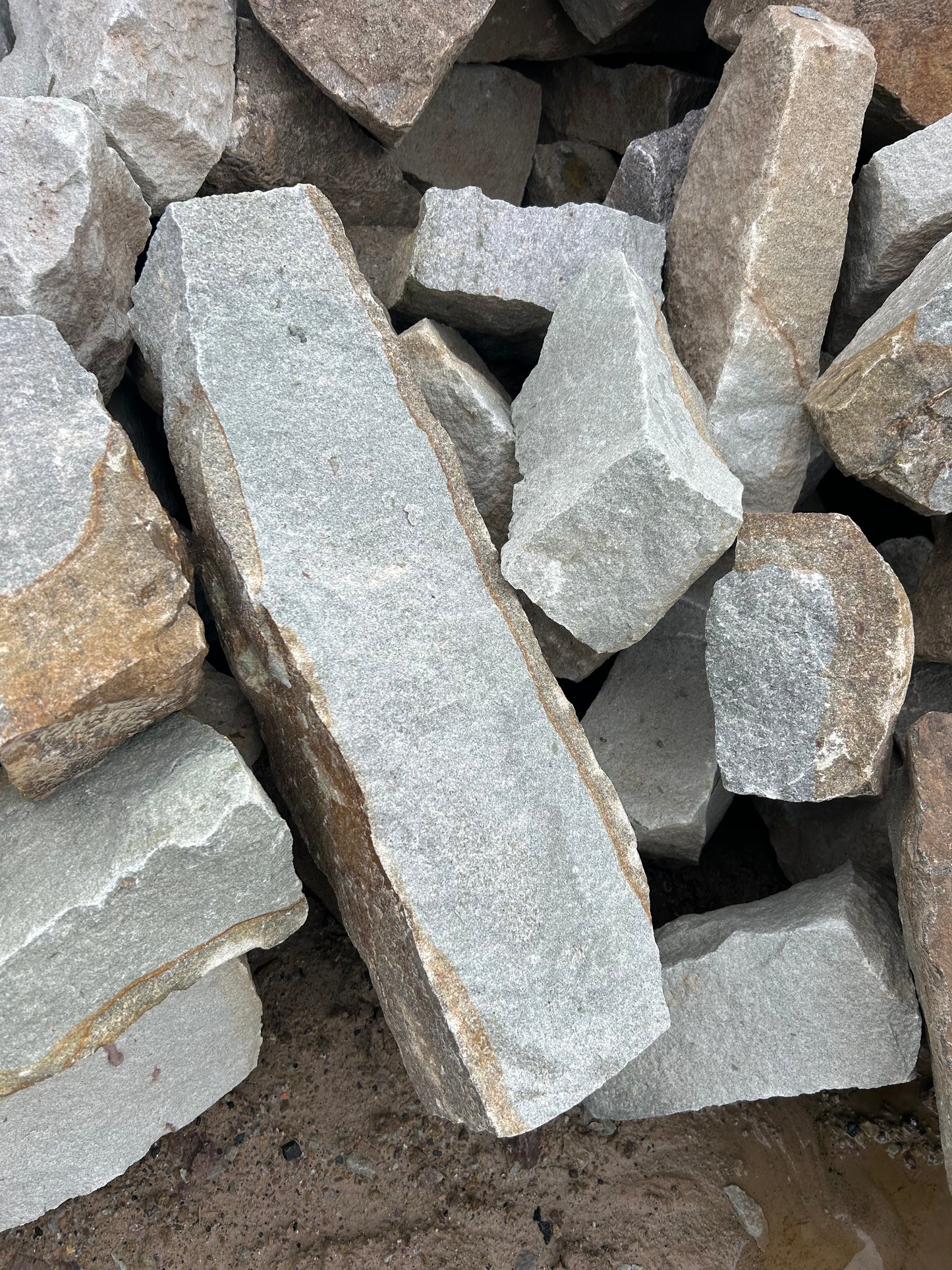 Roscrea Premium Sandstone Building Stone / Bulk Bag / Free Delivery in Ireland
