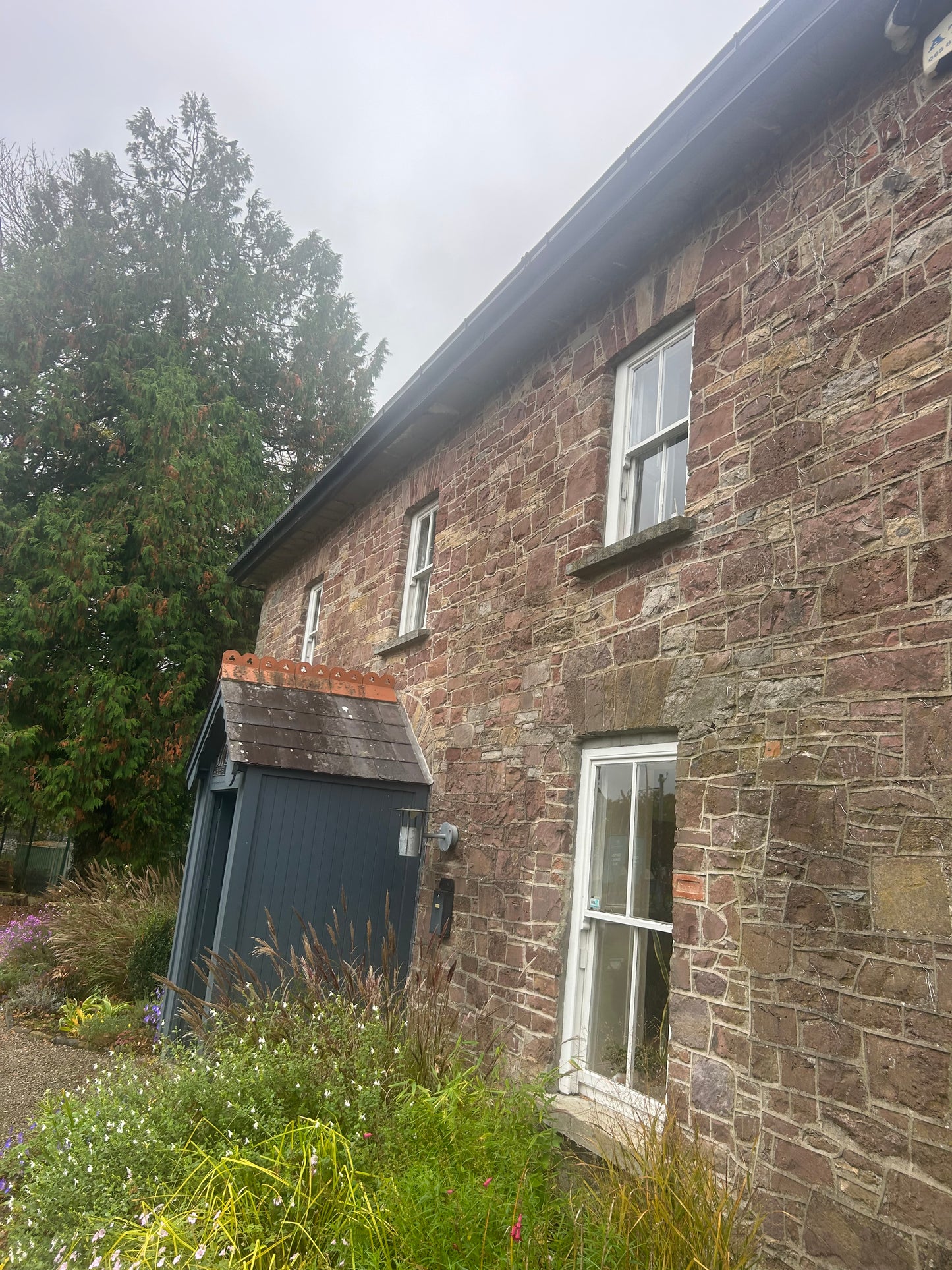 Achill Red Sandstone 30mm Thinstone Cladding and Corners / 10m2 or linear meters on pallet / Free Delivery in Ireland