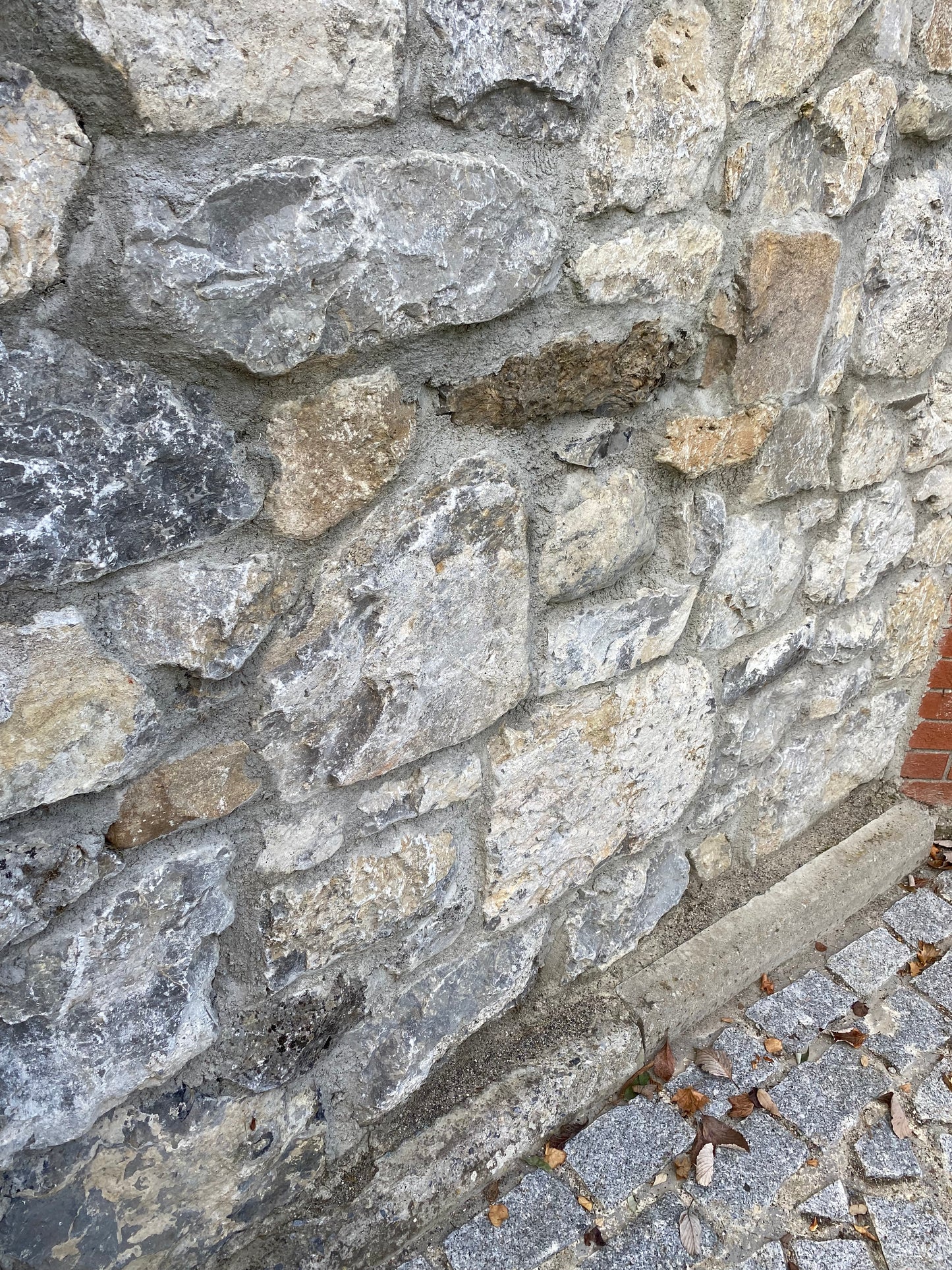 Old Salvage Reclaimed Galway Limestone Building Stone x 30 bulk bag / full artic load deal / free delivery Ireland 35% off !!!