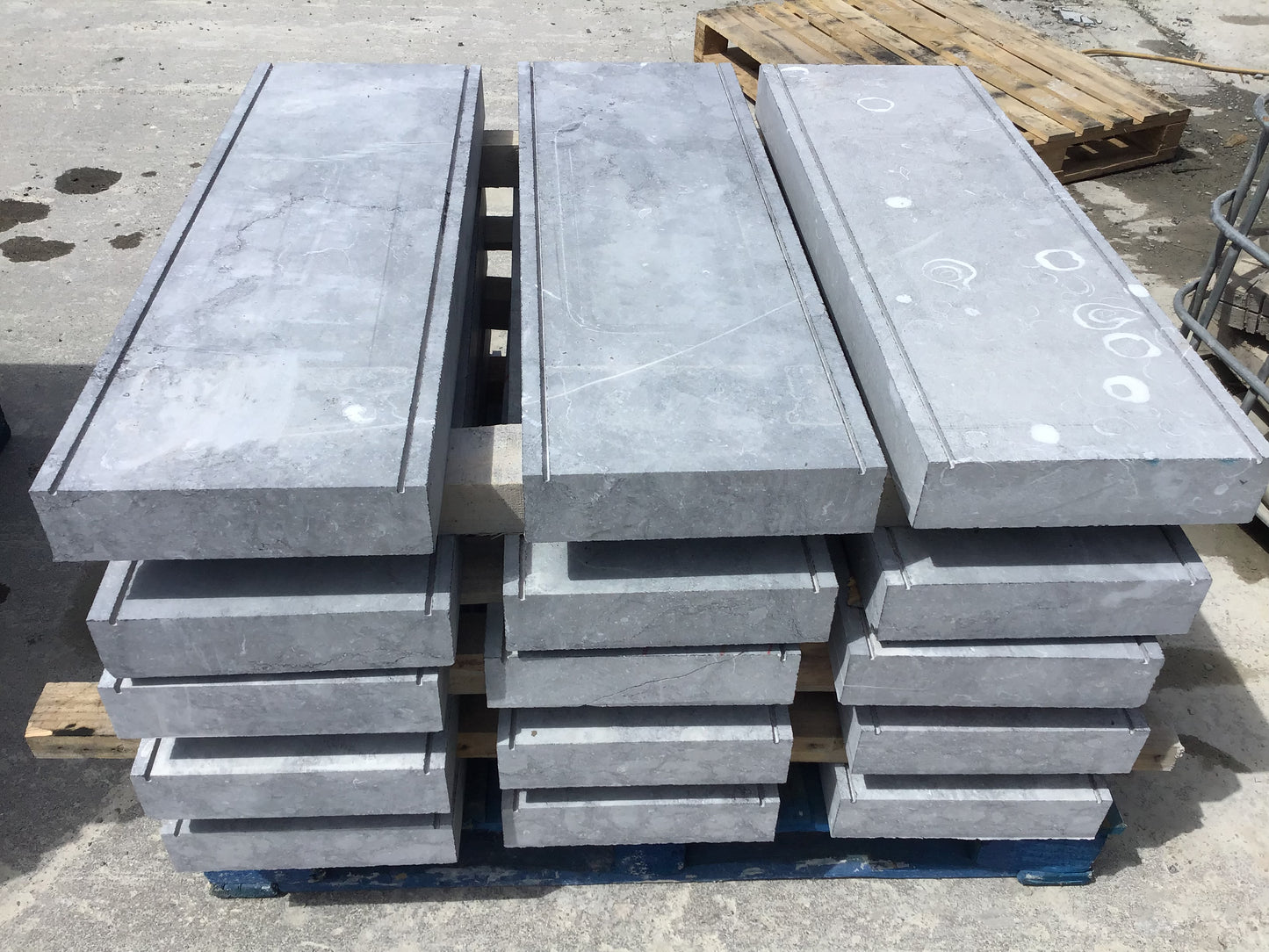 Kilkenny blue sanded wall caps 180mm x 60mm x 5 Lm on pallet/ free delivery Ireland