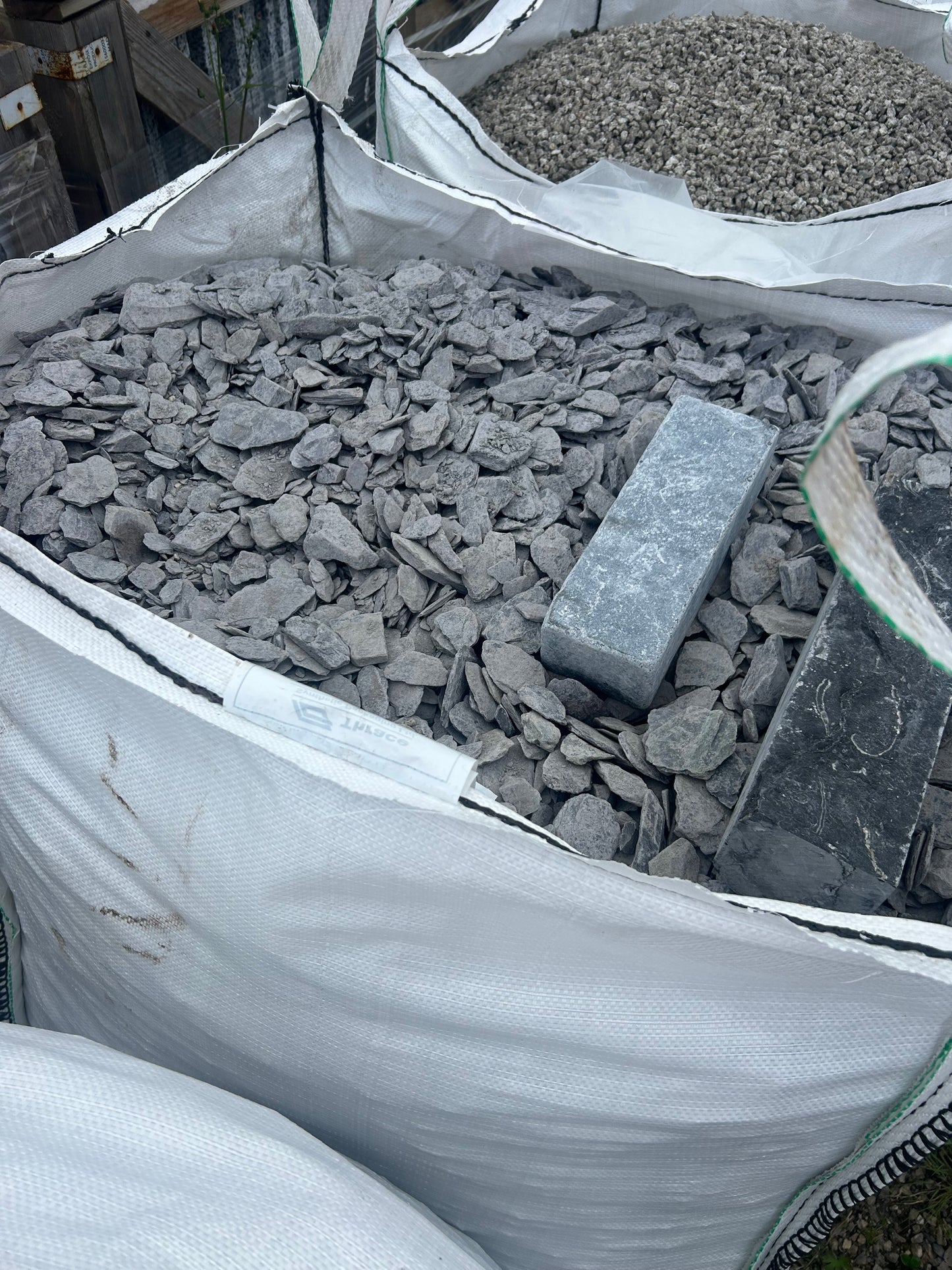 Kilkenny Natural Stone Blue Slate Garden Flowerbed Mulch / Large Bulk Bag / Free Delivery in Ireland