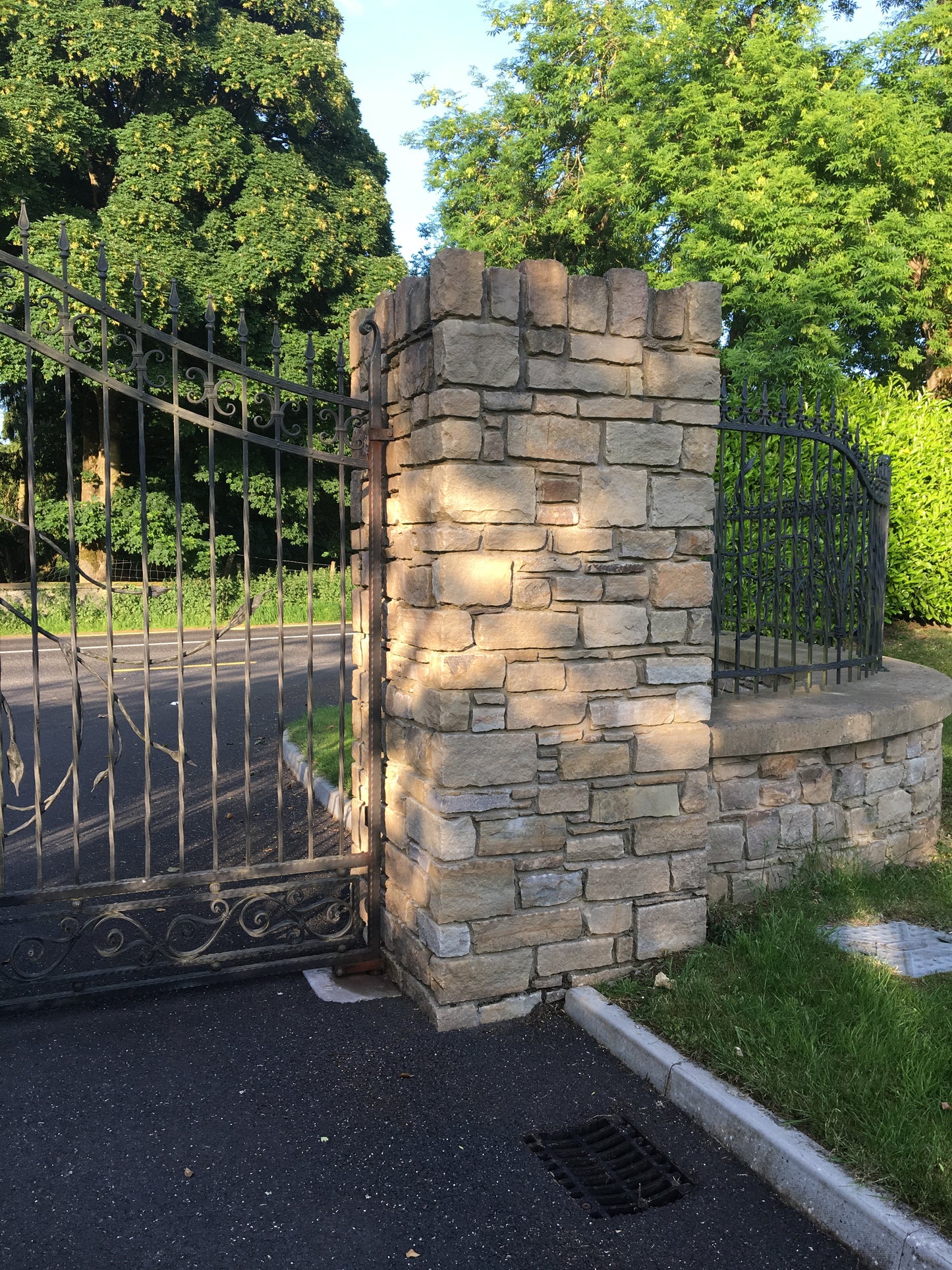 An Autumn Offer ! Wicklow Brown Sandstone Building Stone x 30 bulk bag / Artic load / 35% off Spring Sale