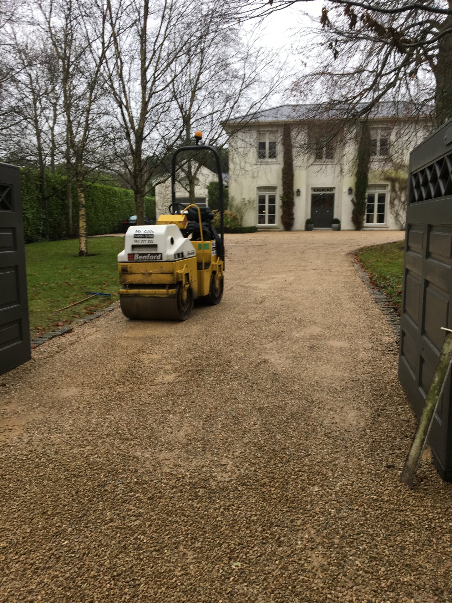 Ailesbury Golden 10mm Driveway Chippings per bulk bag / free delivery in Ireland!