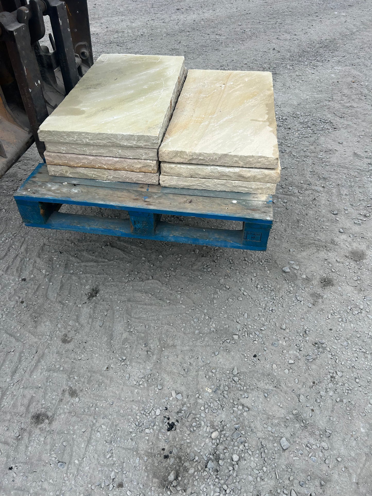 Tipperary Cream Sandstone Wall Capping 450mm wide / 60mm thick/ Chisel face / 10 Lm pallet