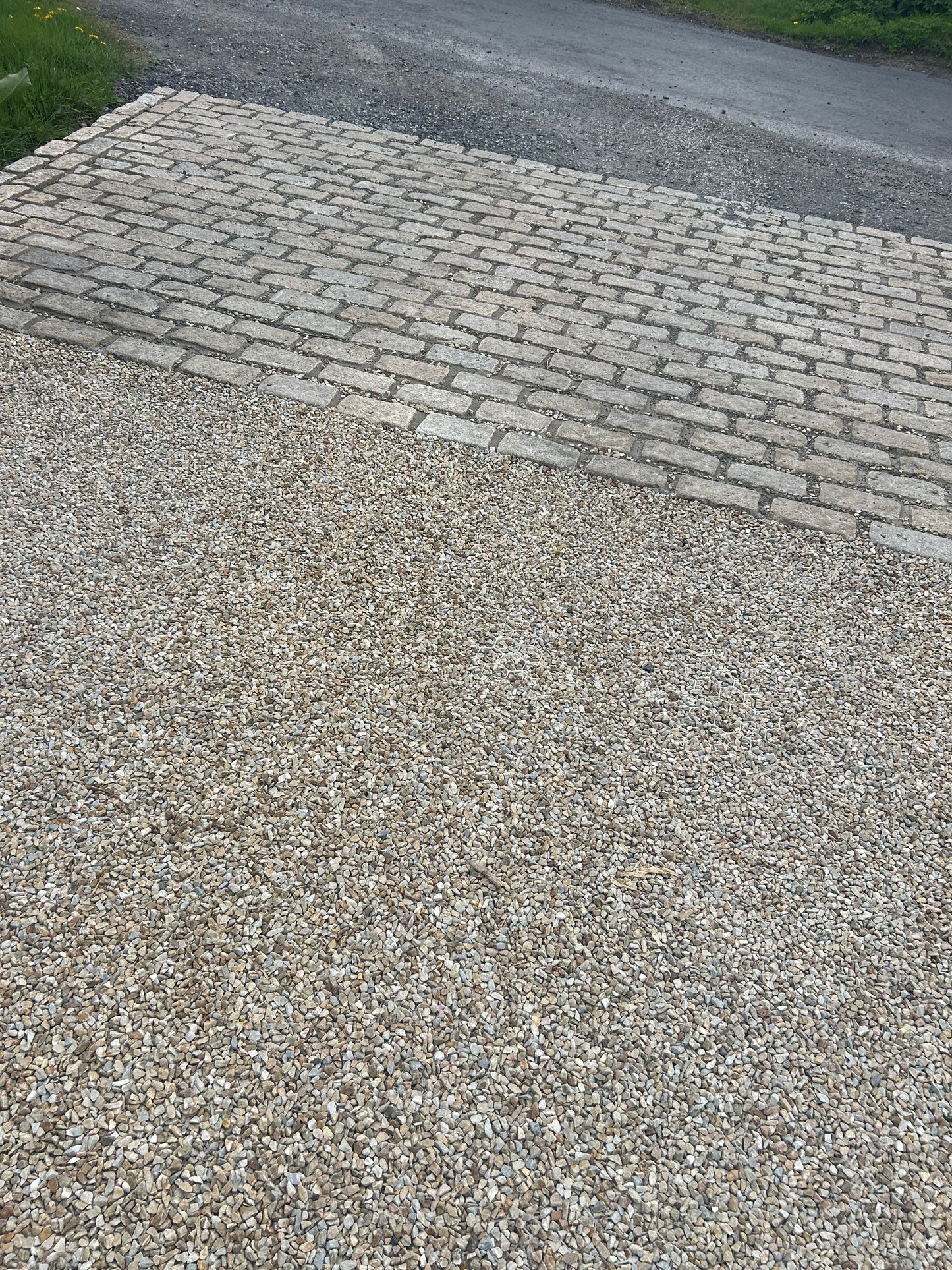 Wicklow Golden Round Edge Cobblestone 200mm x 100mm x 50mm x 5m2 Bulk Bag