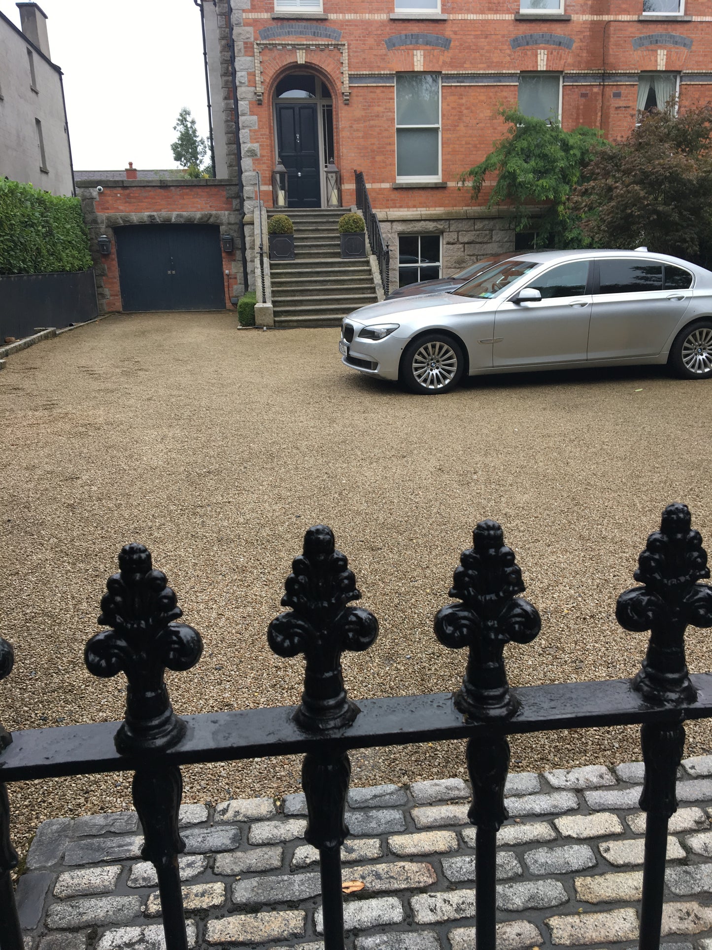 Ailesbury Golden 10mm Driveway Chippings per bulk bag / free delivery in Ireland!