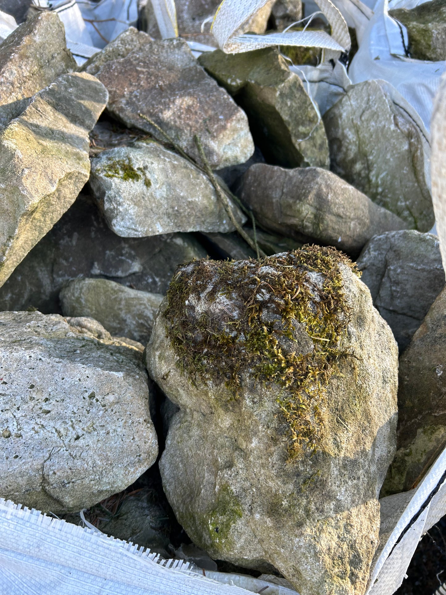 Winter Sales ! Old Postman Pat Brown Fieldstone x 30 bulk bag deal / Full Artic Load / Free Delivery Ireland / 35% off !!