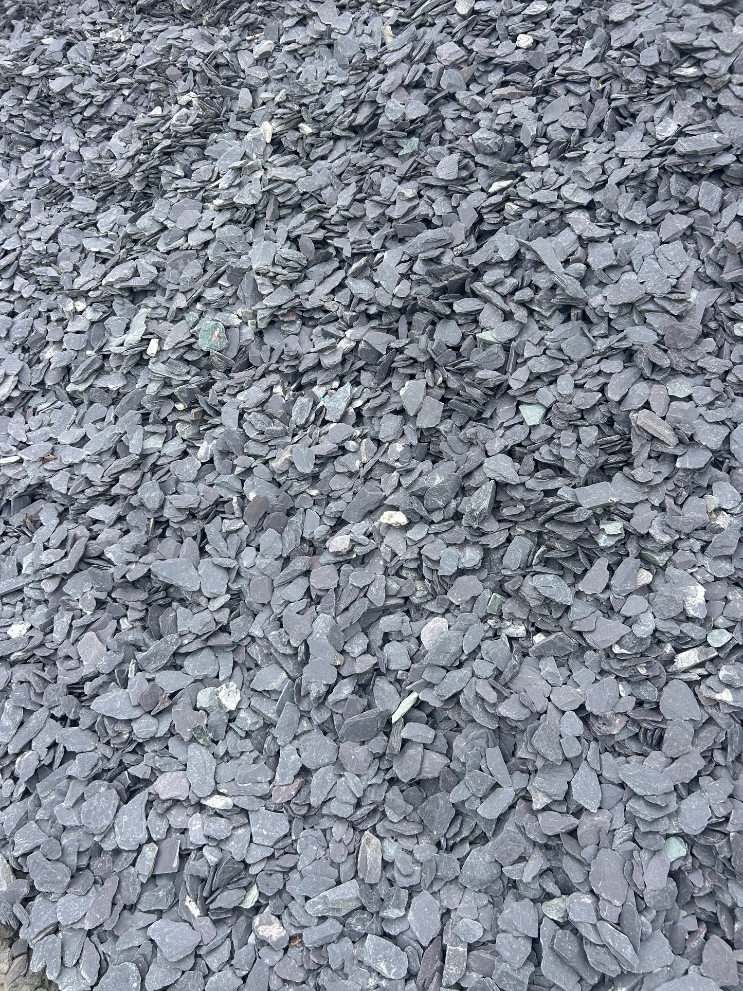 Kilkenny Natural Stone Blue Slate Garden Flowerbed Mulch / Large Bulk Bag / Free Delivery in Ireland