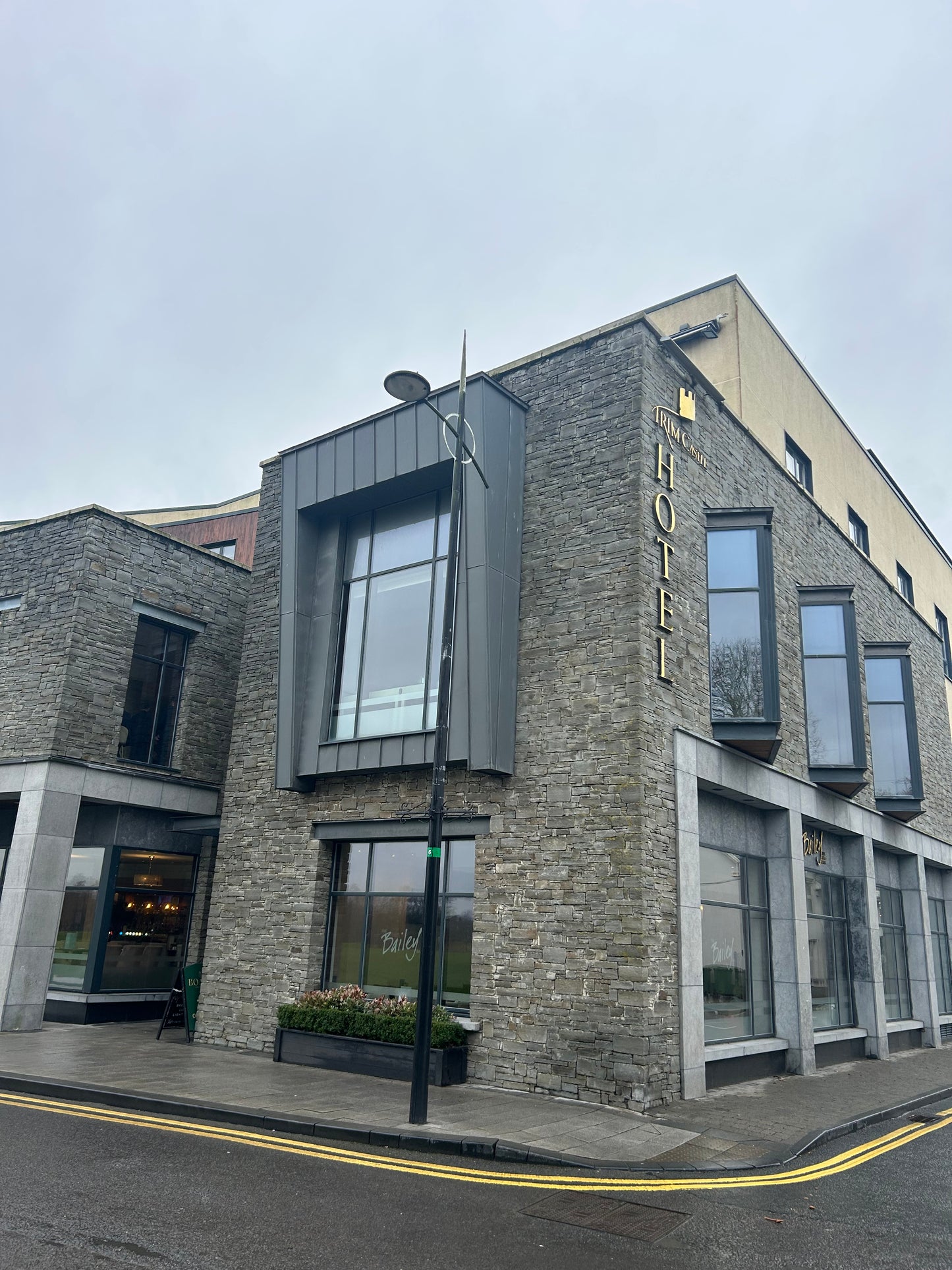 An Autumn Offer ! West Clare Grey Limestone Building Stone x 30 bulk bag / Artic load / free delivery Ireland/ 35% off !!