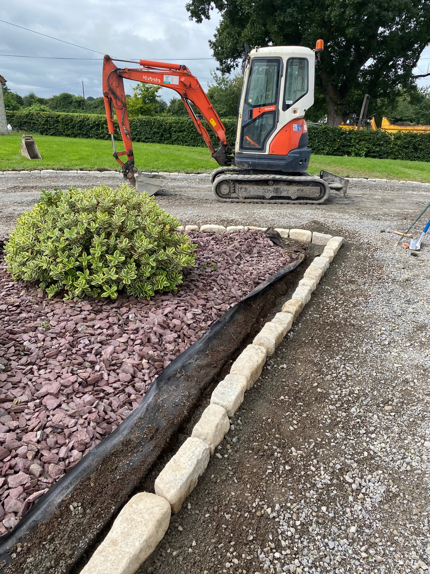 Achill Red Plum Slate Flowerbed Mulch / 10m2 / Bulk bag / Free Delivery in Ireland