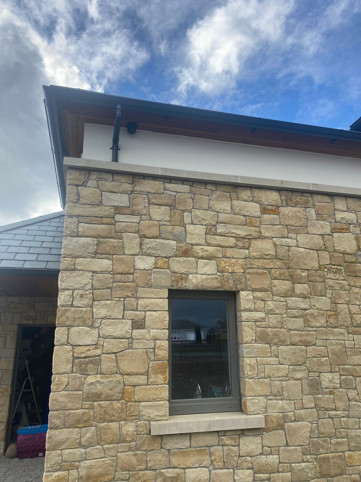 Donegal Cream Sandstone Building Stone / 30 bulk bag Full Artic Lorry Deal / 35% off !!! & Free Delivery Ireland