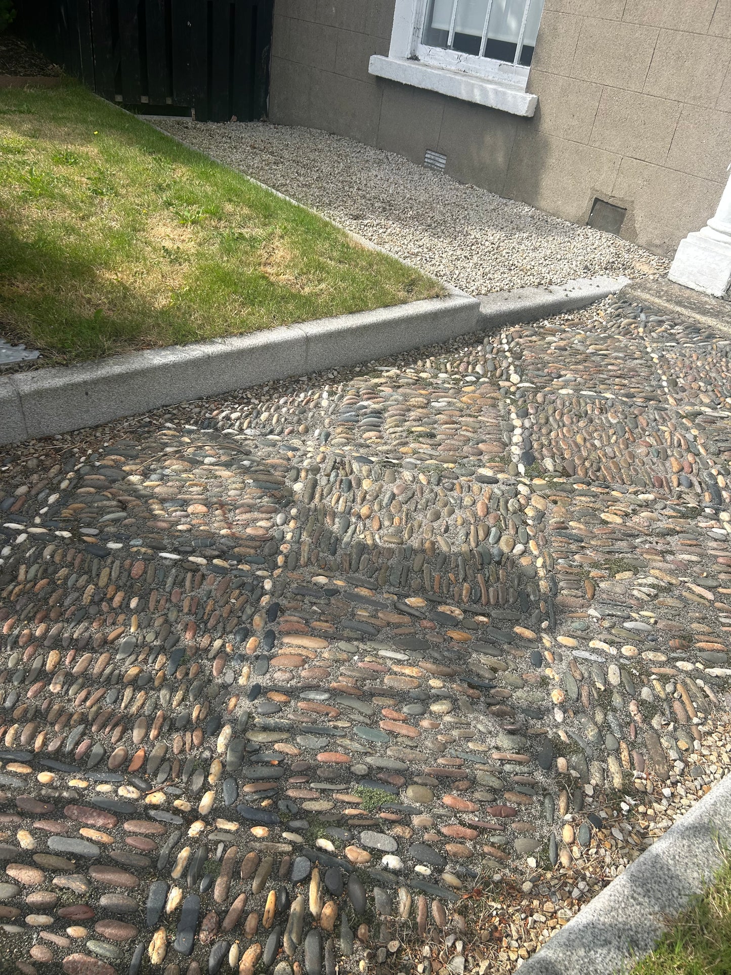 Merrion Silver / Grey Granite Driveway Kerbs / 200mm (H) x 80mm (W) x 1000mm (L) x 10 Lm per pallet / Free Delivery in Ireland