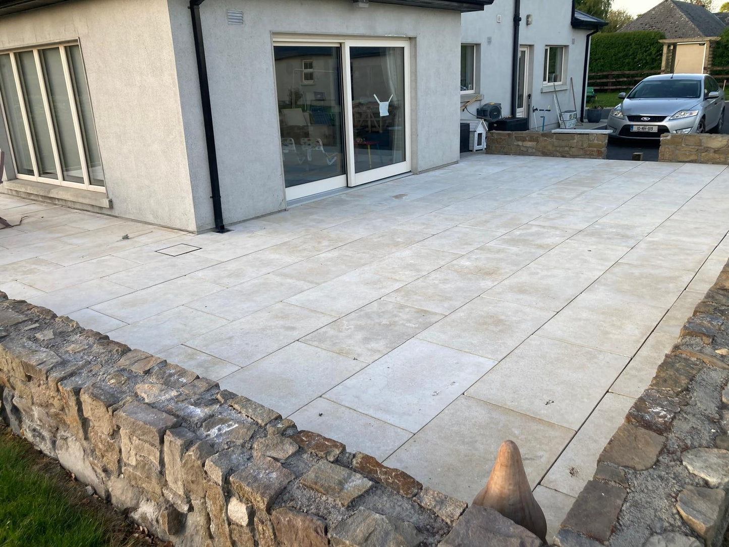 Monaco Cream Natural Stone Limestone Flagstones 20m2 Crate / Free Delivery in Ireland