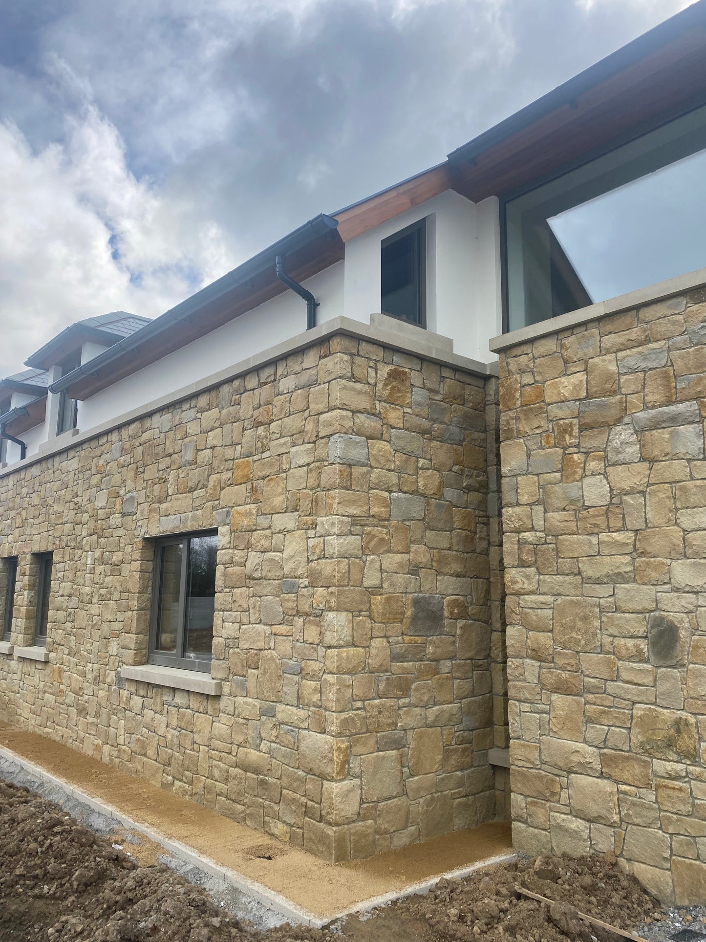 Donegal Cream Sandstone Building Stone / 30 bulk bag Full Artic Lorry Deal / 35% off !!! & Free Delivery Ireland