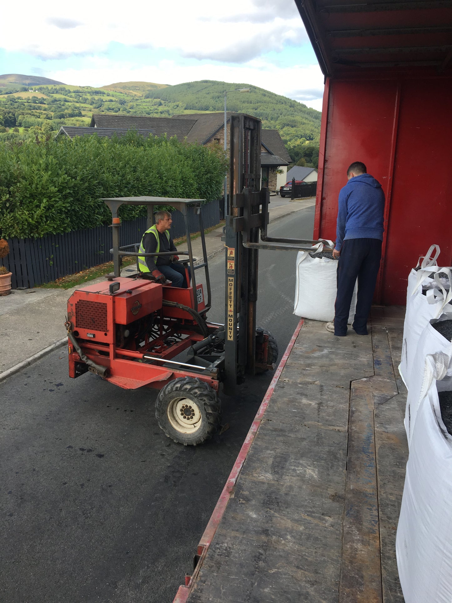 Kilkenny Black Anthracite Chippings Bulk Bag 10mm x 10m2 coverage x 50mm