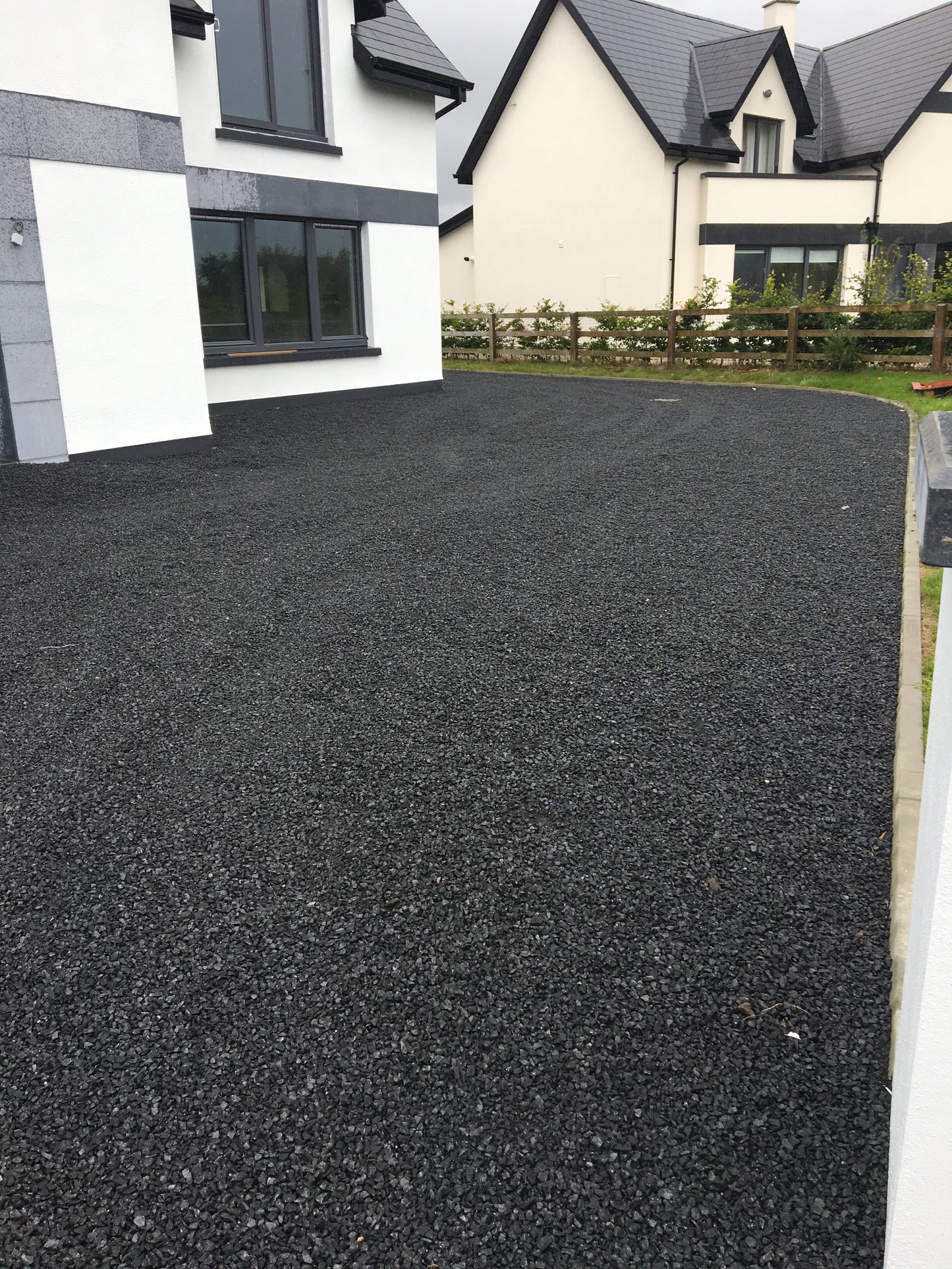 Kilkenny Absolute Black Driveway Chippings 10mm x 20 ton load