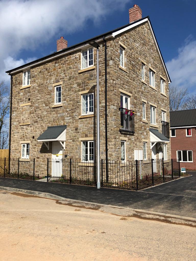 An Autumn Offer ! Wicklow Brown Sandstone Building Stone x 30 bulk bag / Artic load / 35% off Spring Sale