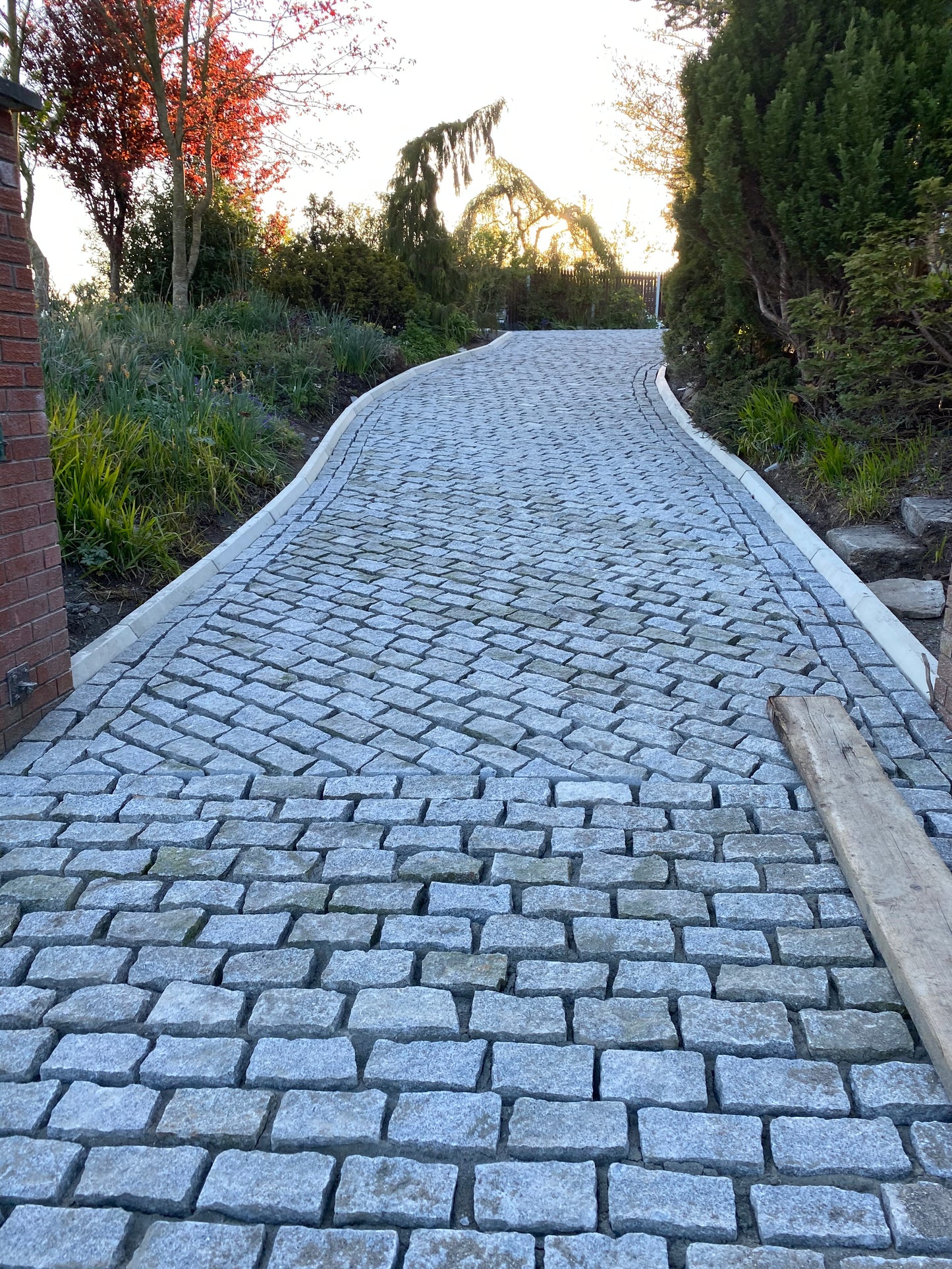 Merrion Grey Silver Granite Cobblestone 200mm x 100mm x 50mm x 5m2 Bulk Bag