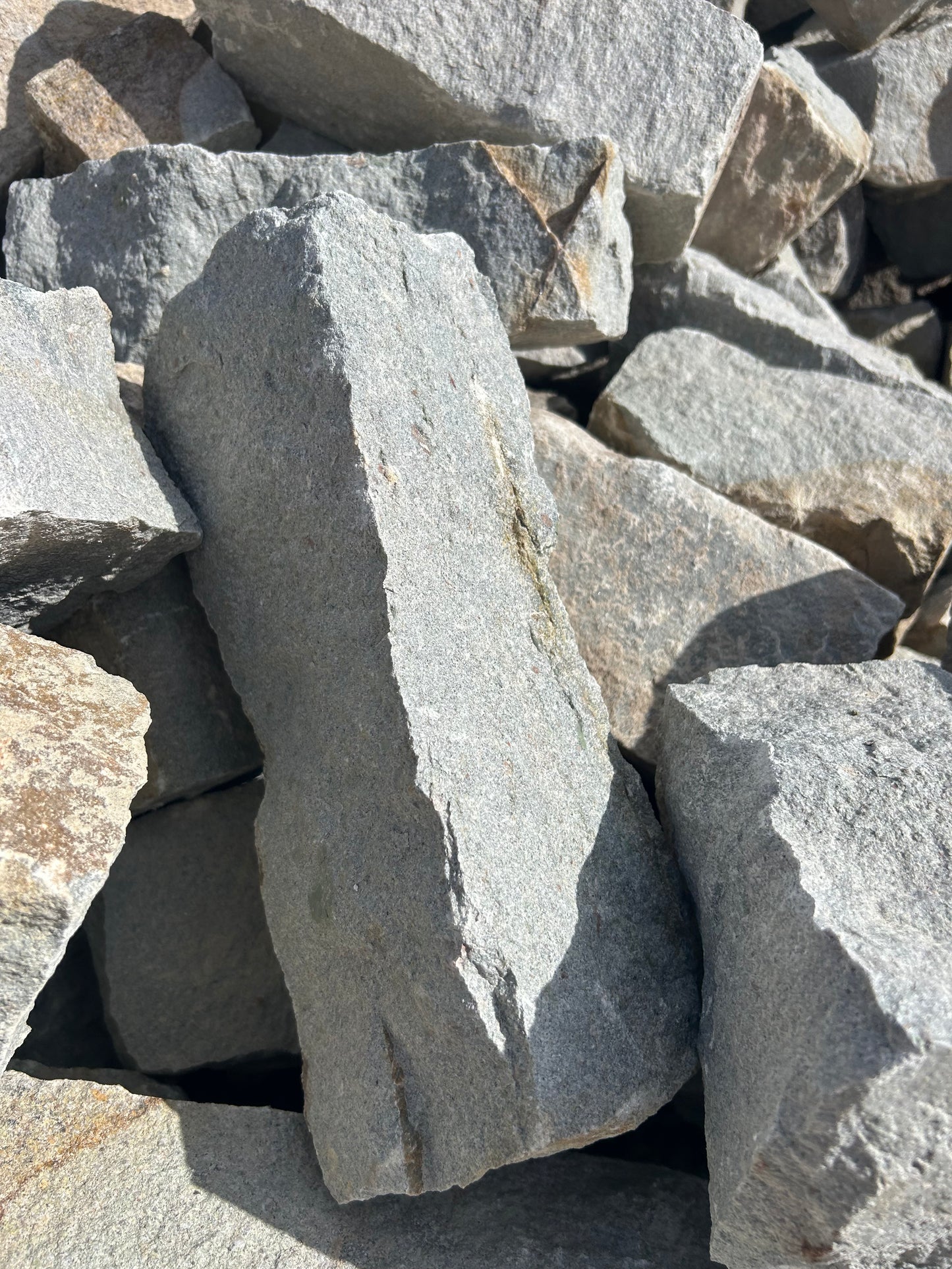 Another Autumn Special! Roscrea Grey Tan Building Stone x 30 bulk bag deal / full artic lorry load / free delivery Ireland/ 35% off!