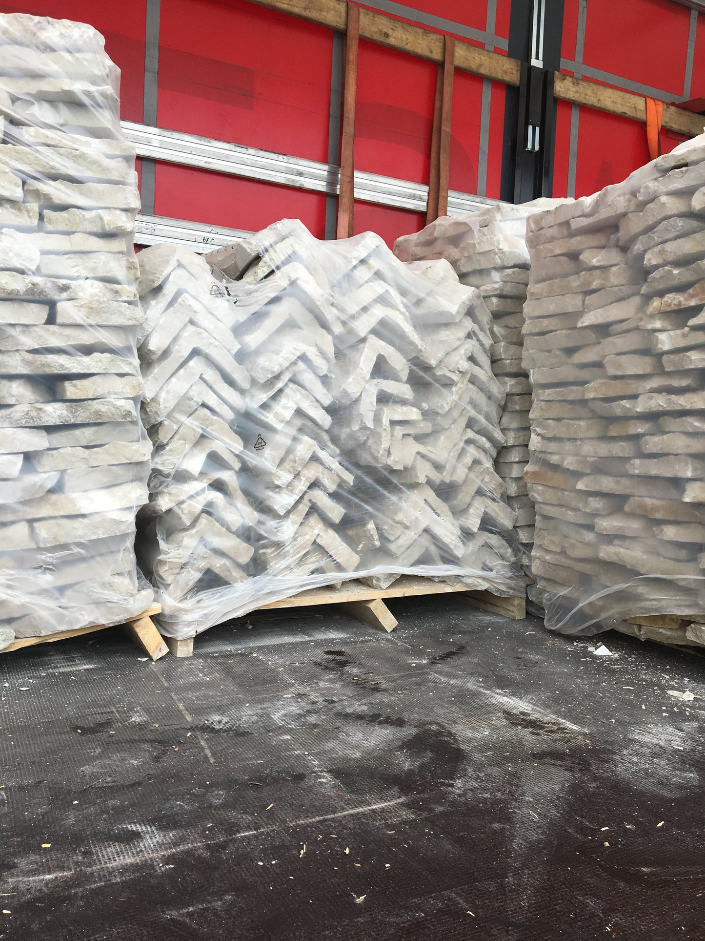 Lake Garda Luxury Cream Italian 30mm Random Cladding 10m2 Pallet