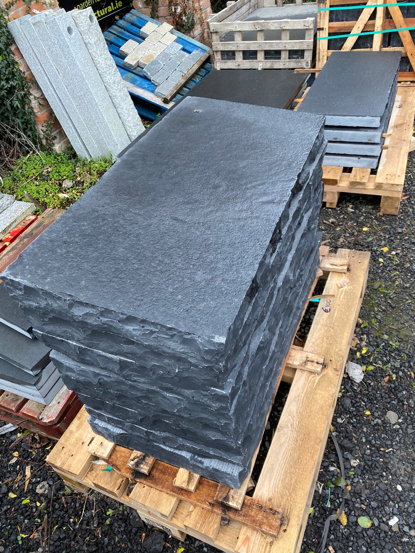 Valentia Black Chisel Edged Wall Capping 350mm x 50mm x 5lm / Free Delivery in Ireland