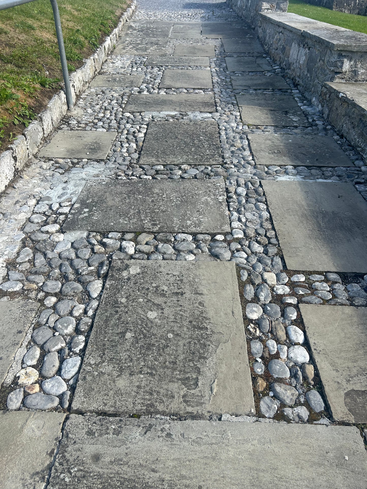 Old Salvage Galway 6” Driveway Kerbs x 15 Lm Bulk Bag