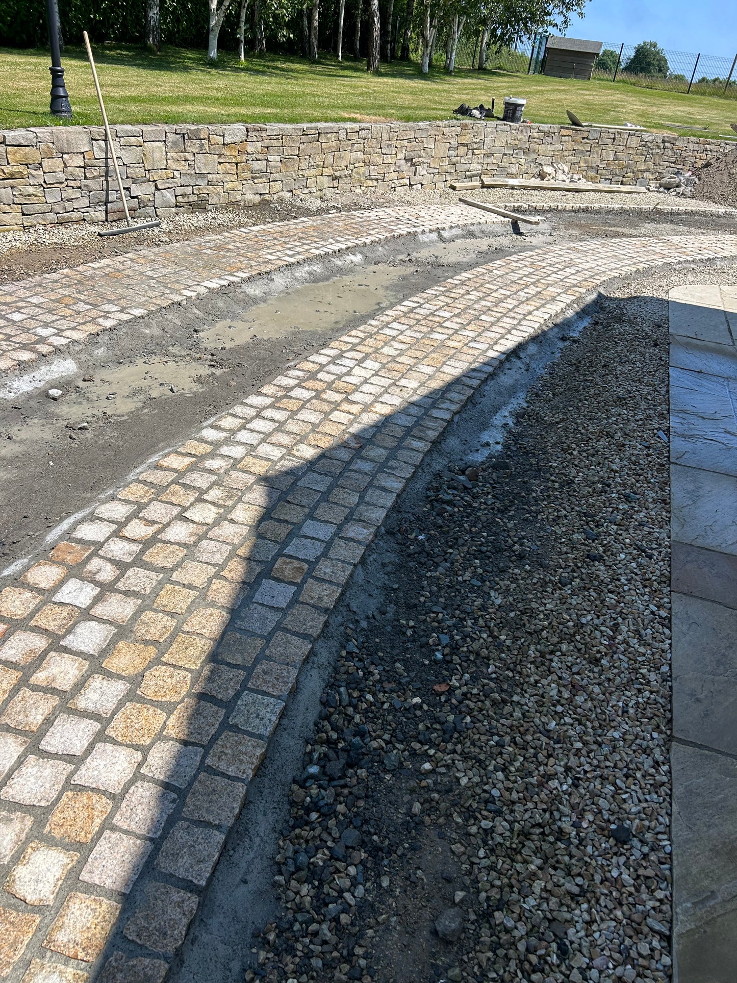 Wicklow Golden Granite Cobblestone 100mm x 100mm x 50mm / 5m2 bulk bag