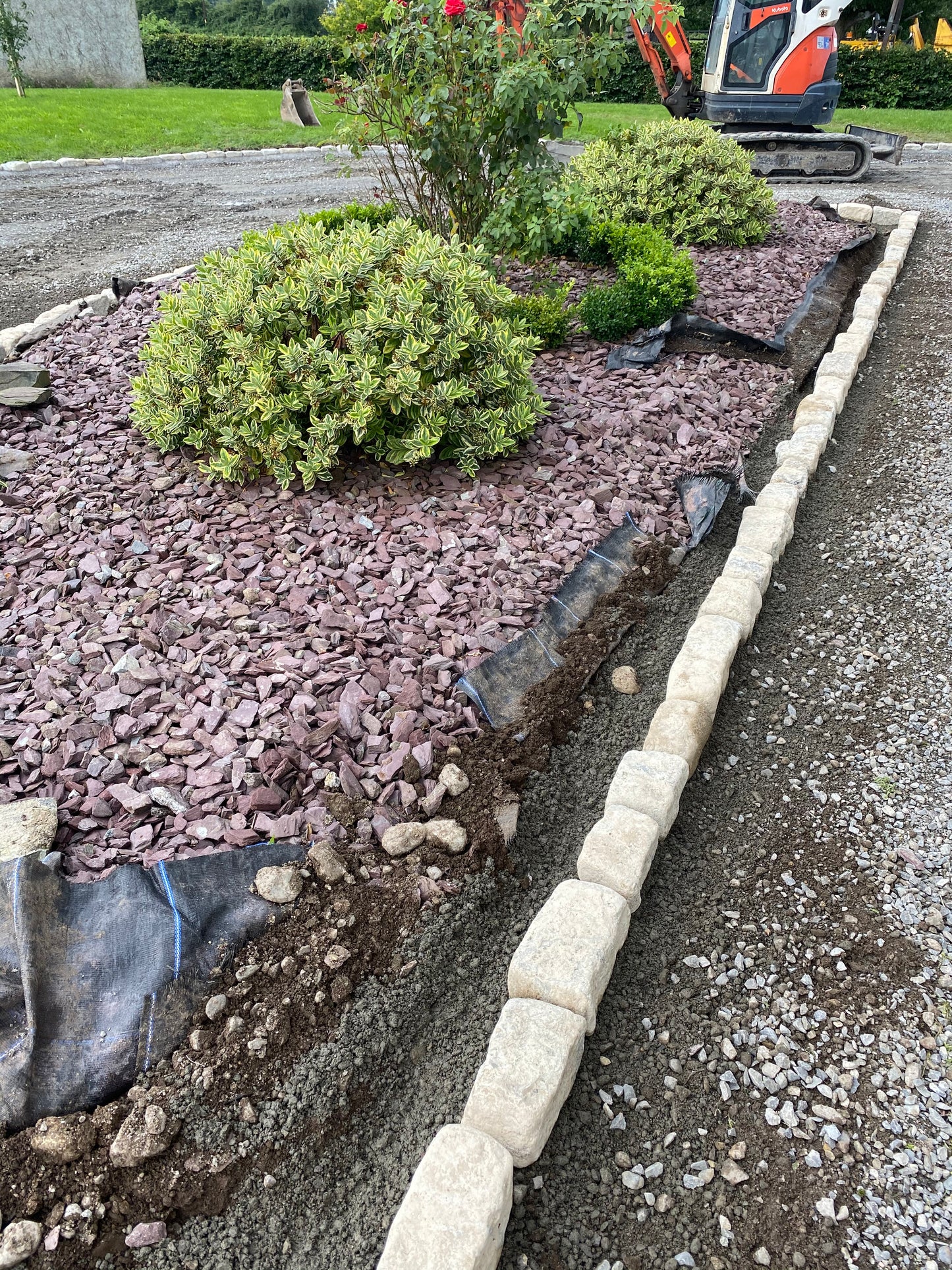 Achill Red Plum Slate Flowerbed Mulch / 10m2 / Bulk bag / Free Delivery in Ireland