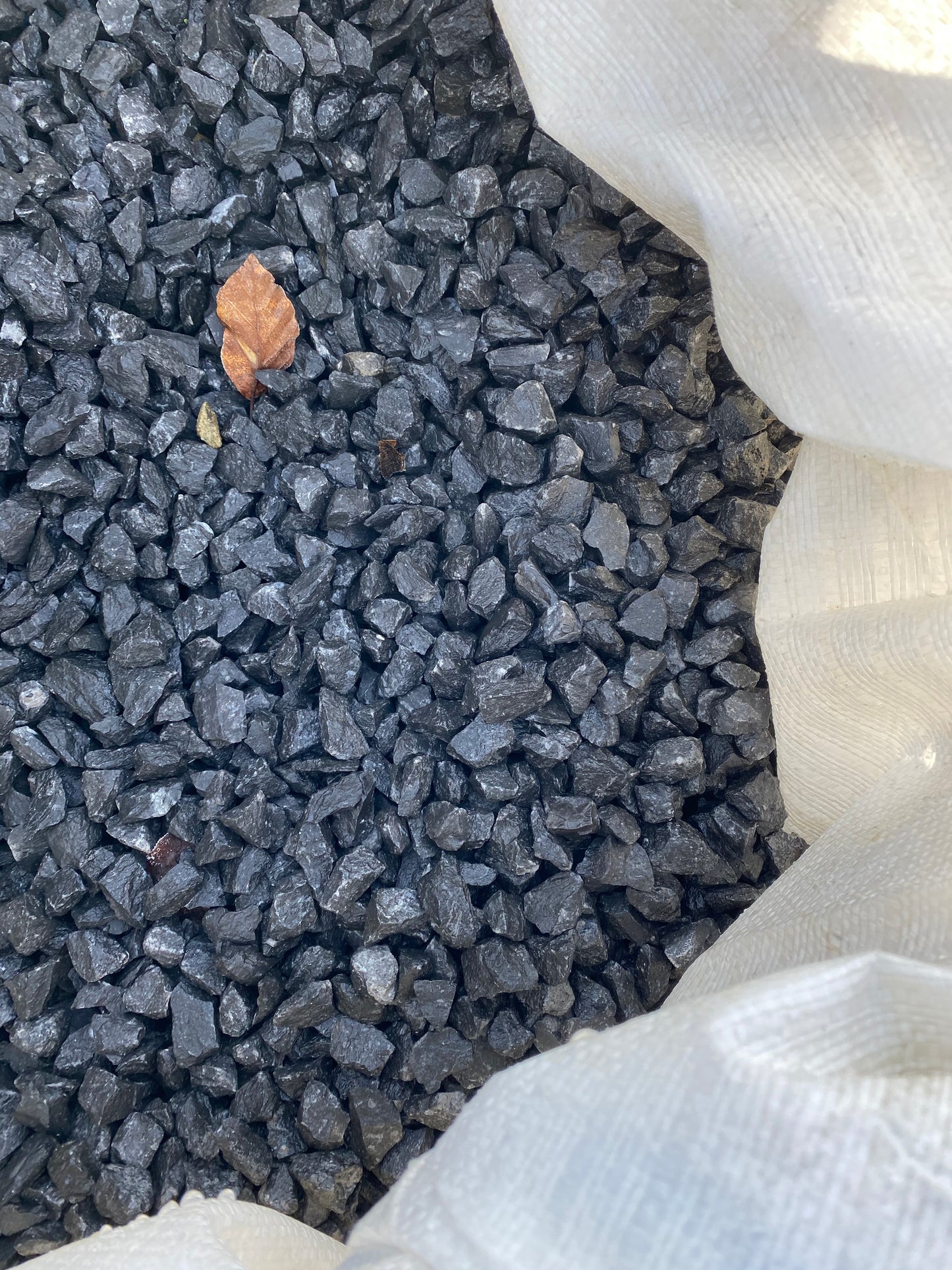 Kilkenny Black Anthracite Chippings Bulk Bag 10mm x 10m2 coverage x 50mm