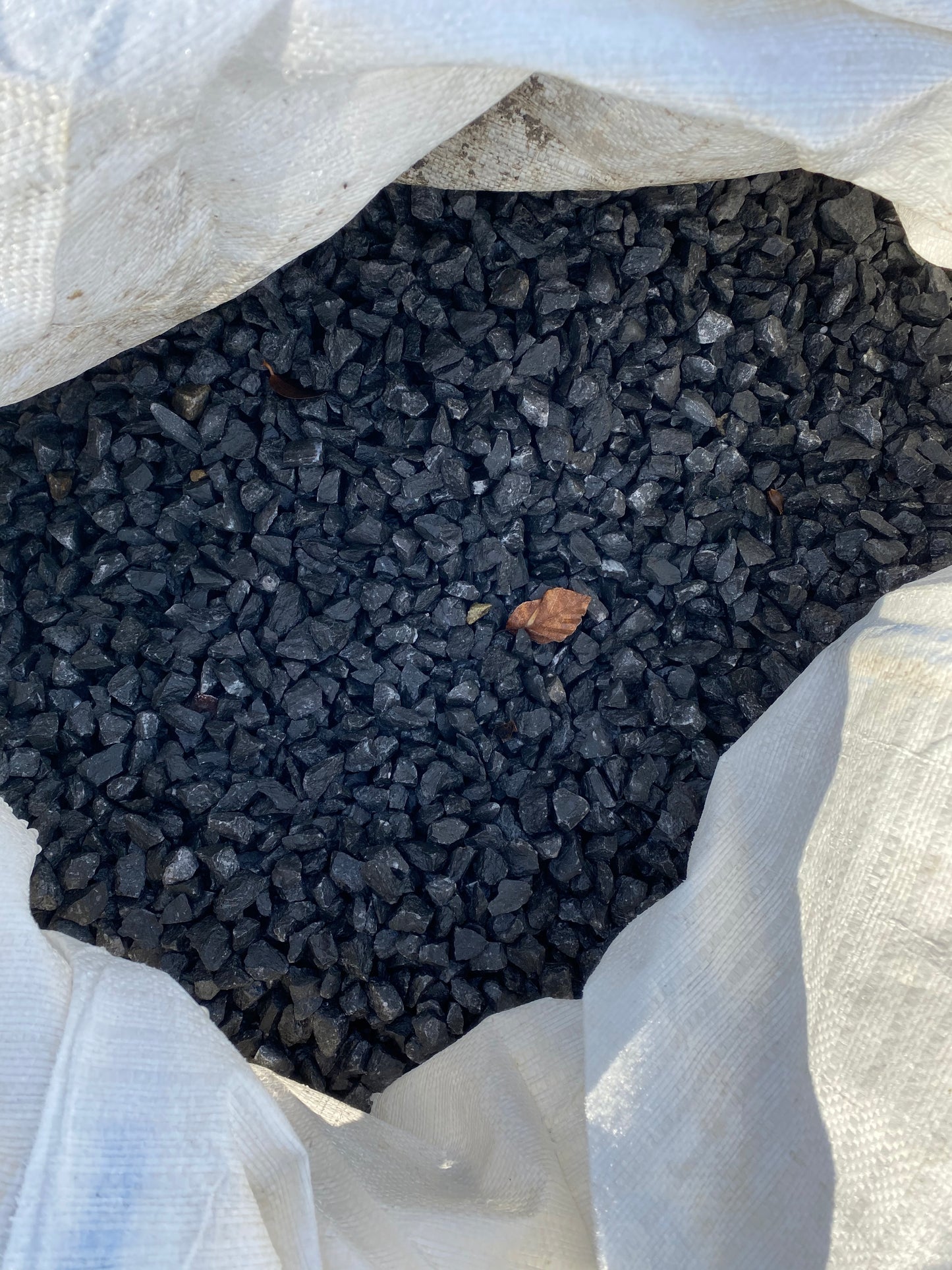 Kilkenny Black Anthracite Chippings Bulk Bag 10mm x 10m2 coverage x 50mm