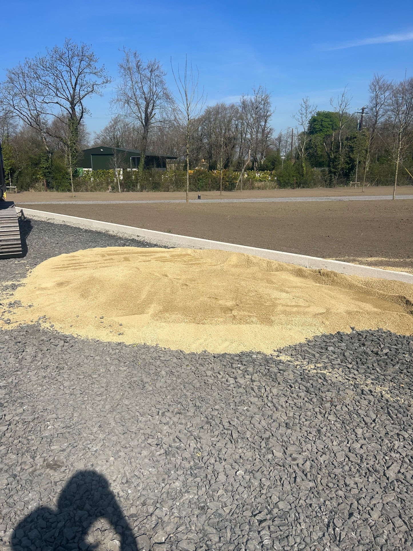 Ailesbury Golden Pathway / Driveway Holding Dust in bulk bags / free delivery Ireland!