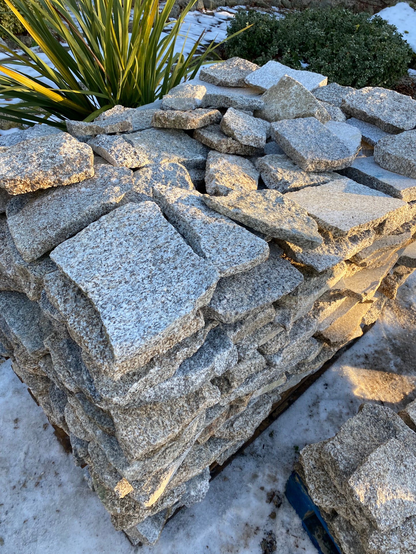 Wicklow Oatmeal Thinstone Granite Random Cladding 5m2 / Lm on pallet / Free Delivery Ireland