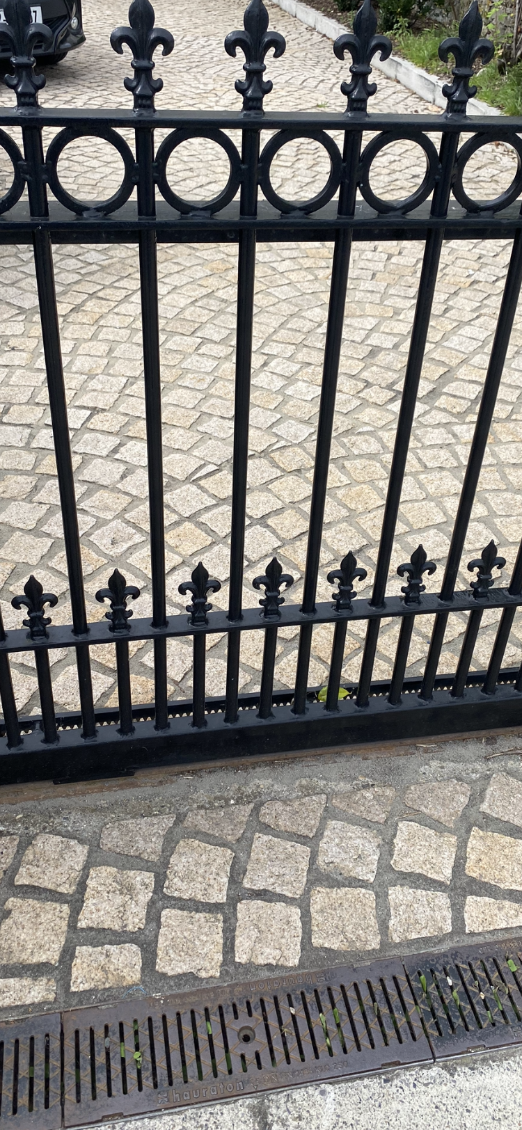 Wicklow Golden Granite Cobblestone 100mm x 100mm x 50mm / 5m2 bulk bag