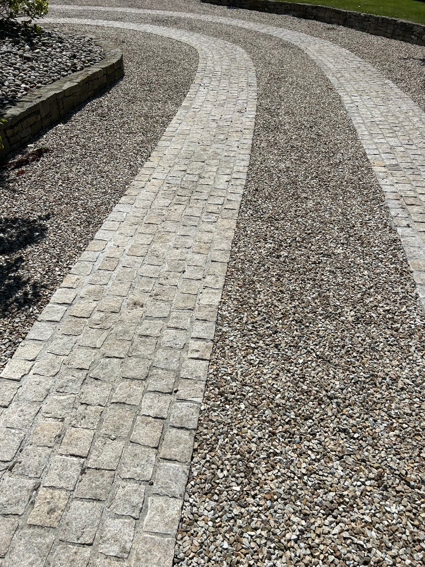 Wicklow Golden Granite Cobblestone 100mm x 100mm x 50mm / 5m2 bulk bag