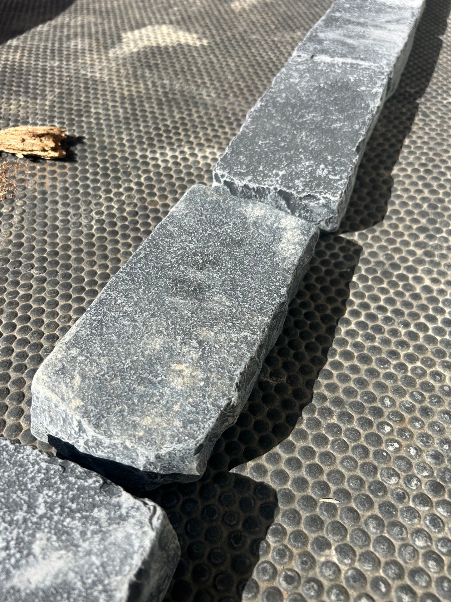Kilkenny Tumbled Dark Blue Border Cobblestone x 20 linear meters in Bulk Bag / Free Delivery in Ireland