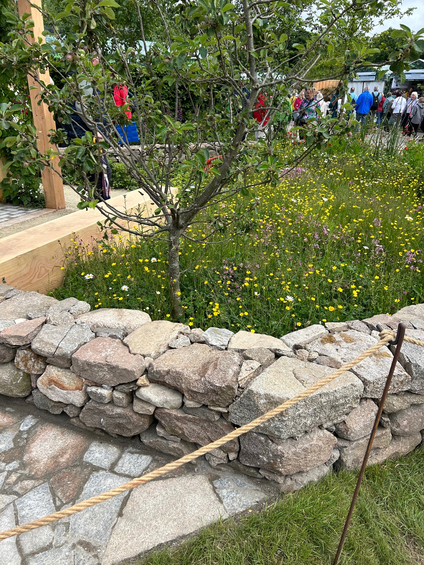 Old Salvage Brown Fieldstone Low Garden Wall / Building Stone in bulk bags / Free Delivery in Ireland