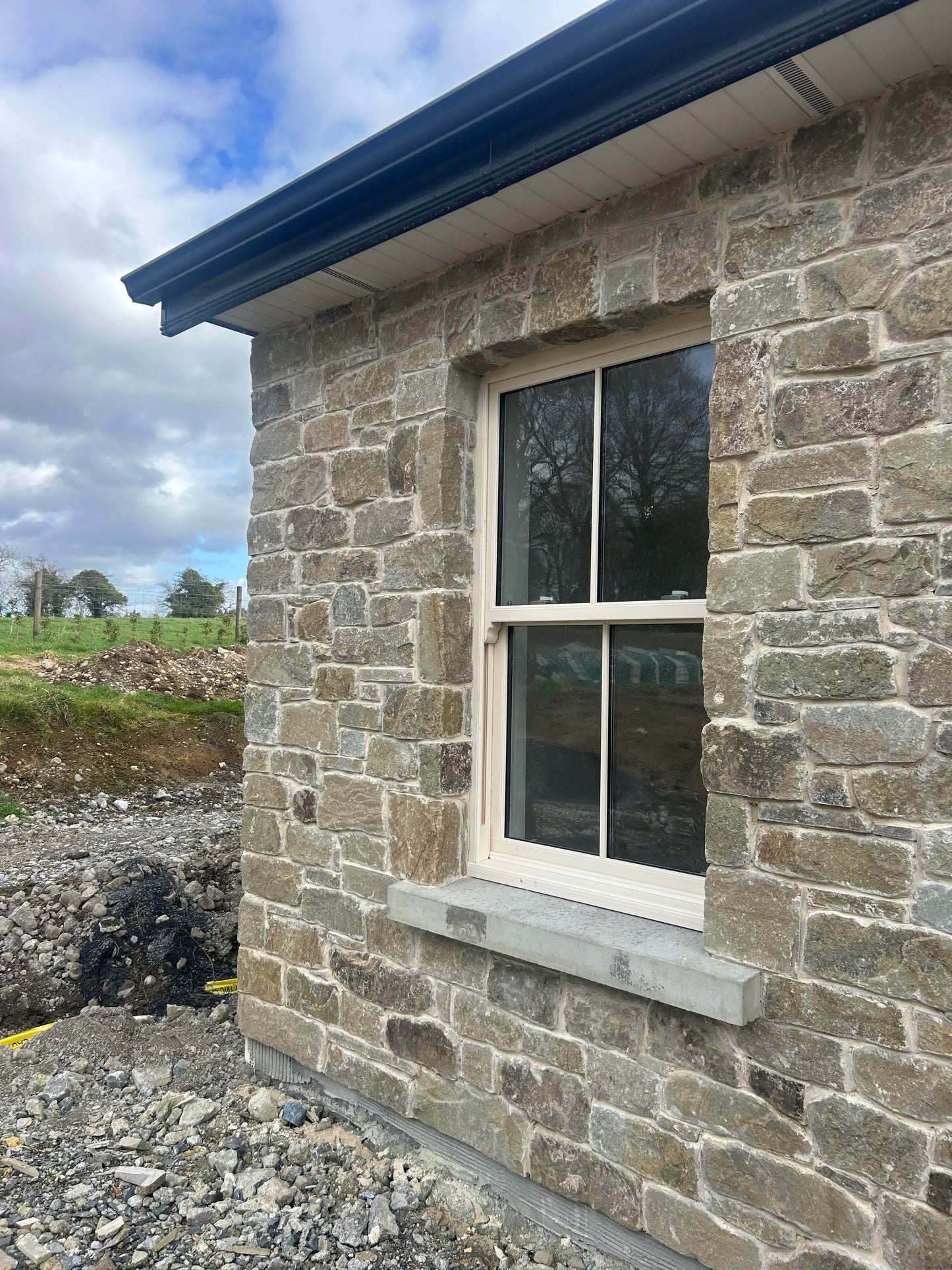 Old Salvage Brown Postman Pat Fieldstone 30mm Natural Stone Cladding & Corners /10m2 or LM on pallet / Free Delivery in Ireland