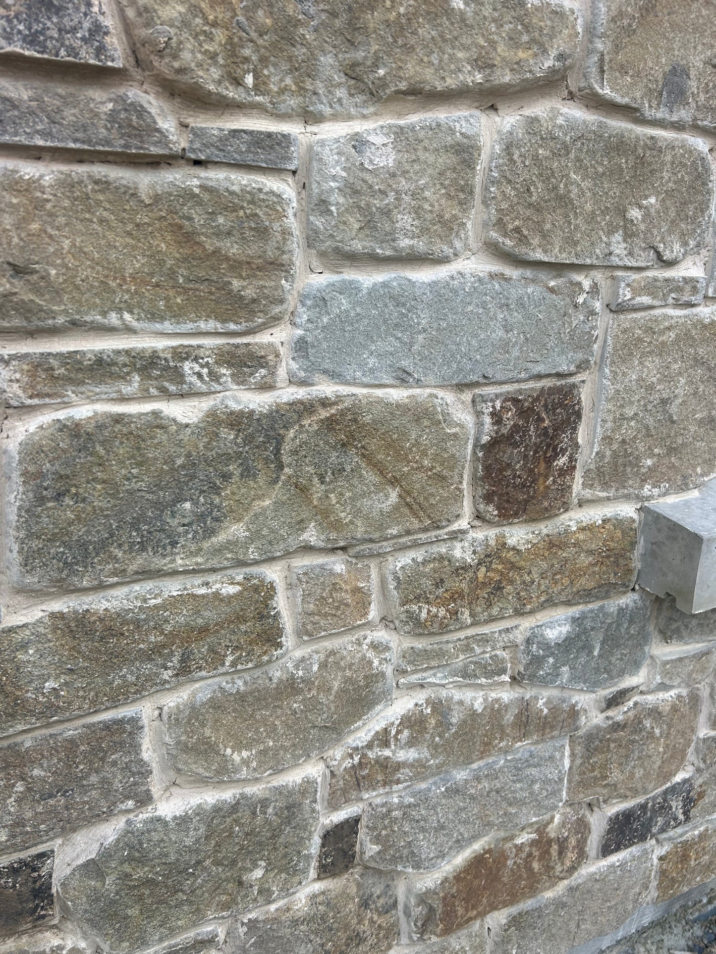 Old Salvage Brown Postman Pat Fieldstone 30mm Natural Stone Cladding & Corners /10m2 or LM on pallet / Free Delivery in Ireland