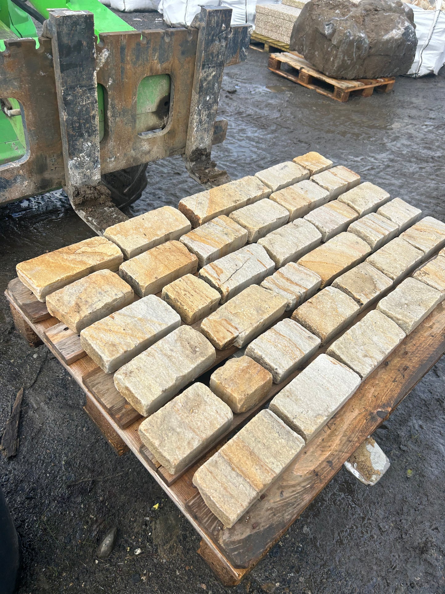 Drumshambo Low Carbon Cobblestone x 5m2 Bulk Bag / 100mm x free length x 50mm depth / tumbled