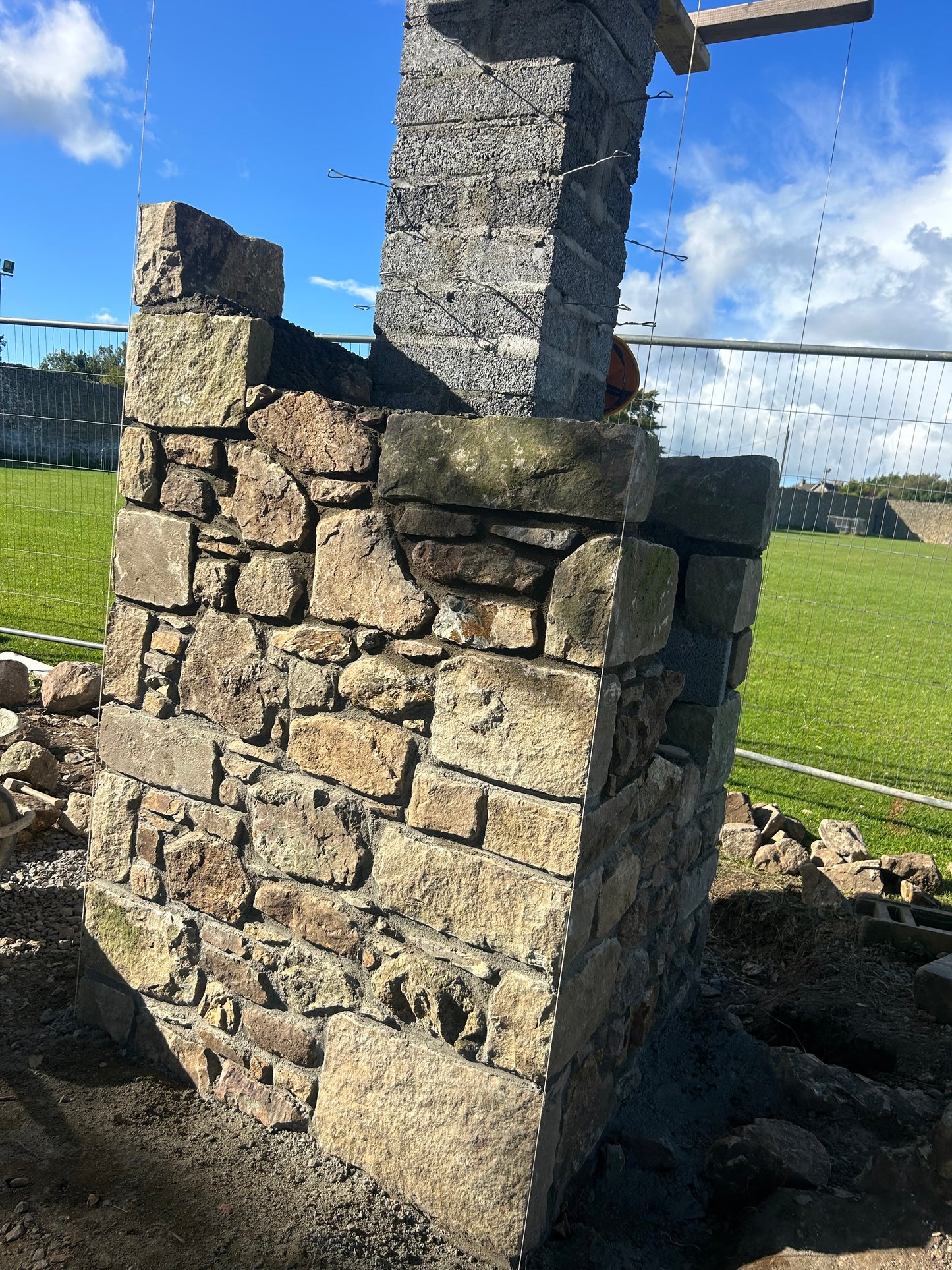 Large Stableyard Tipperary Brown Sandstone Cornerstones XL in Bulk Bag / Free Delivery in Ireland