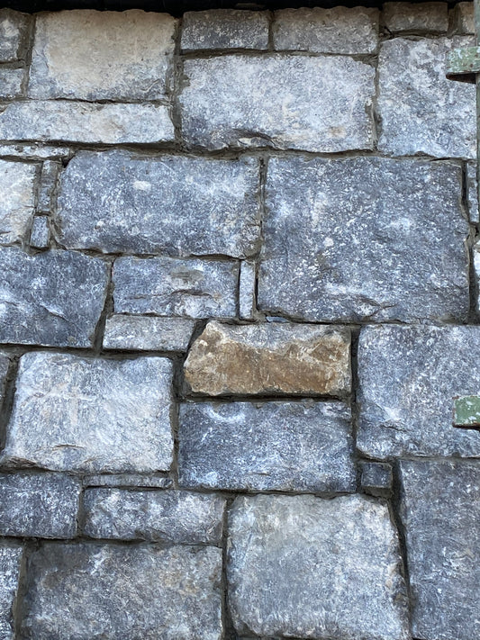 Galway limestone 30mm cladding / thinstone x 5m2 /Lm on pallet / free delivery in Ireland