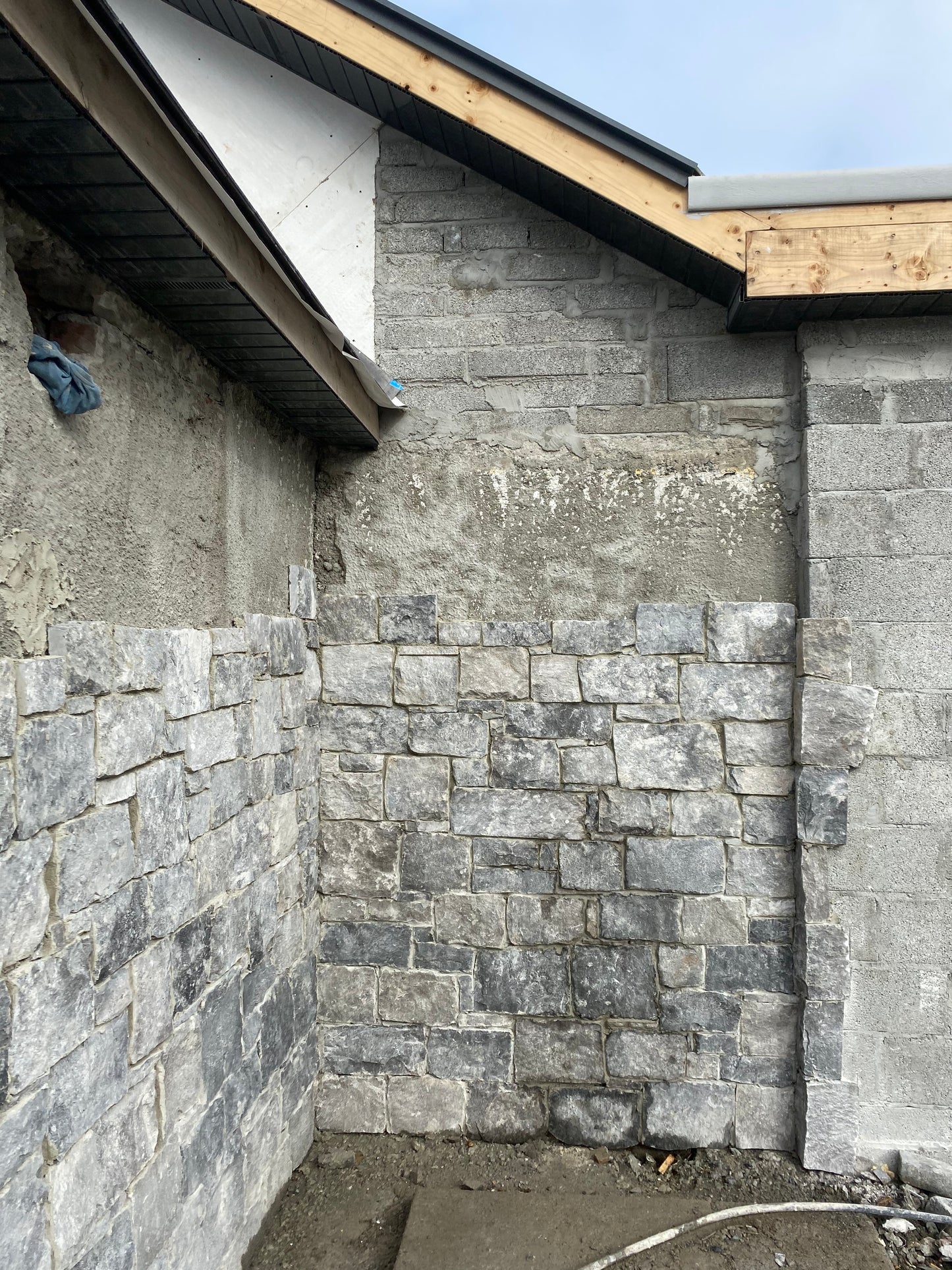 Galway limestone 30mm cladding / thinstone x 5m2 /Lm on pallet / free delivery in Ireland