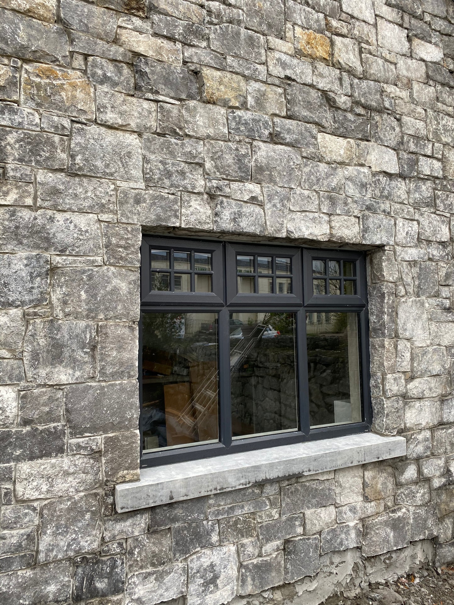 Galway limestone 30mm cladding / thinstone x 5m2 /Lm on pallet / free delivery in Ireland