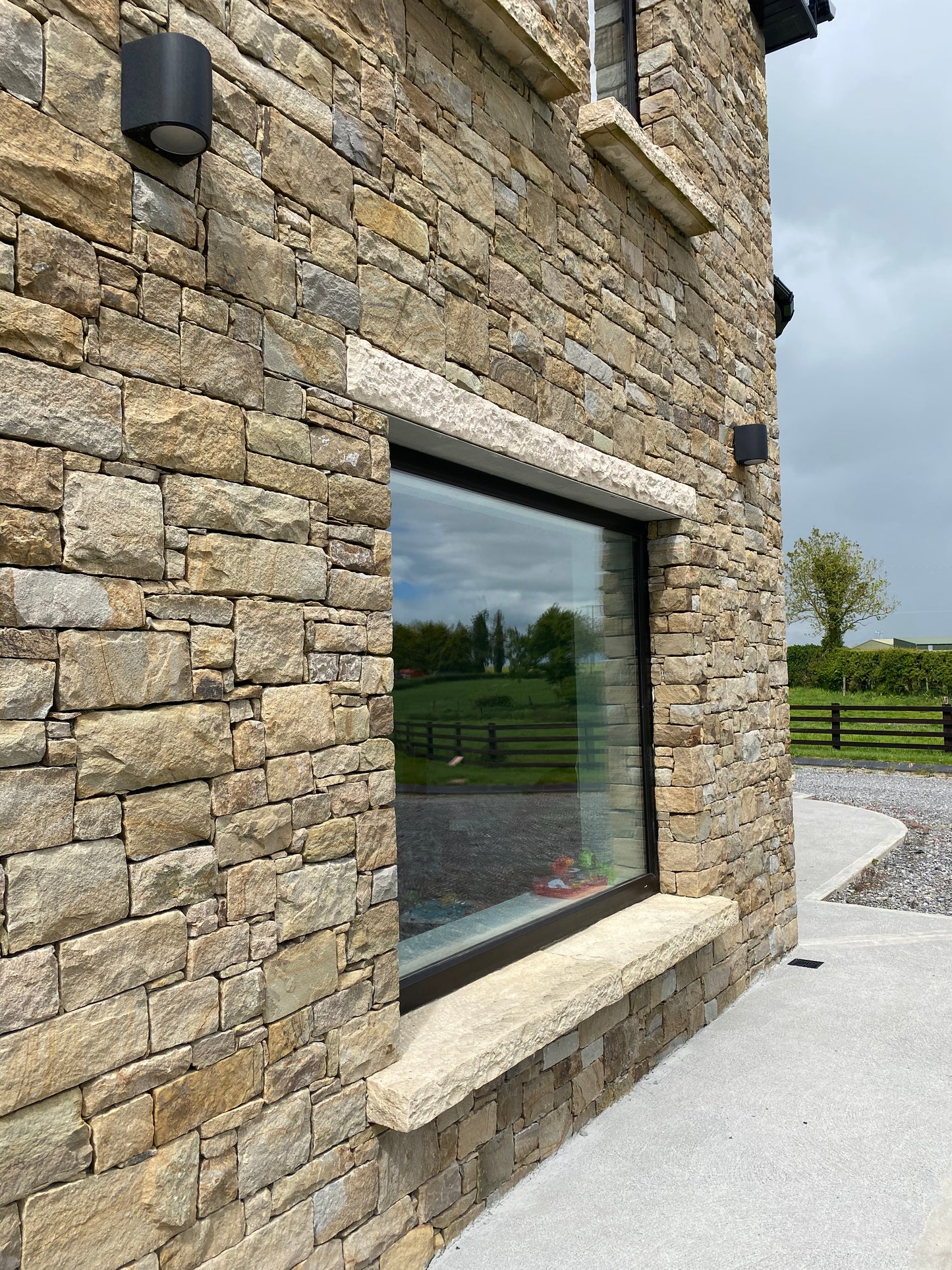 Tipperary Cream Sandstone Chiseled 1200mm x 200mm x 200mm x 2 number on pallet free delivery in Ireland
