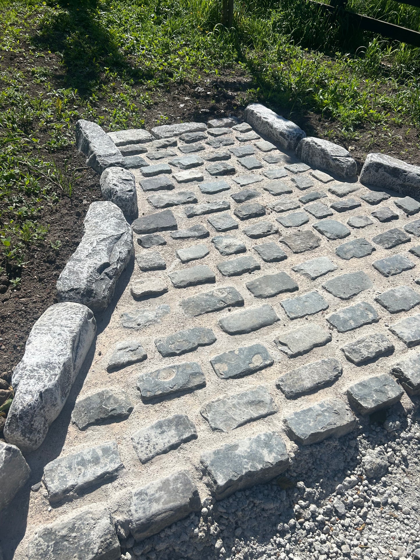 Flowpoint Natural Colour / Paving & Cobblestone Grout for natural stone x 10 bags per pallet / free delivery in Ireland
