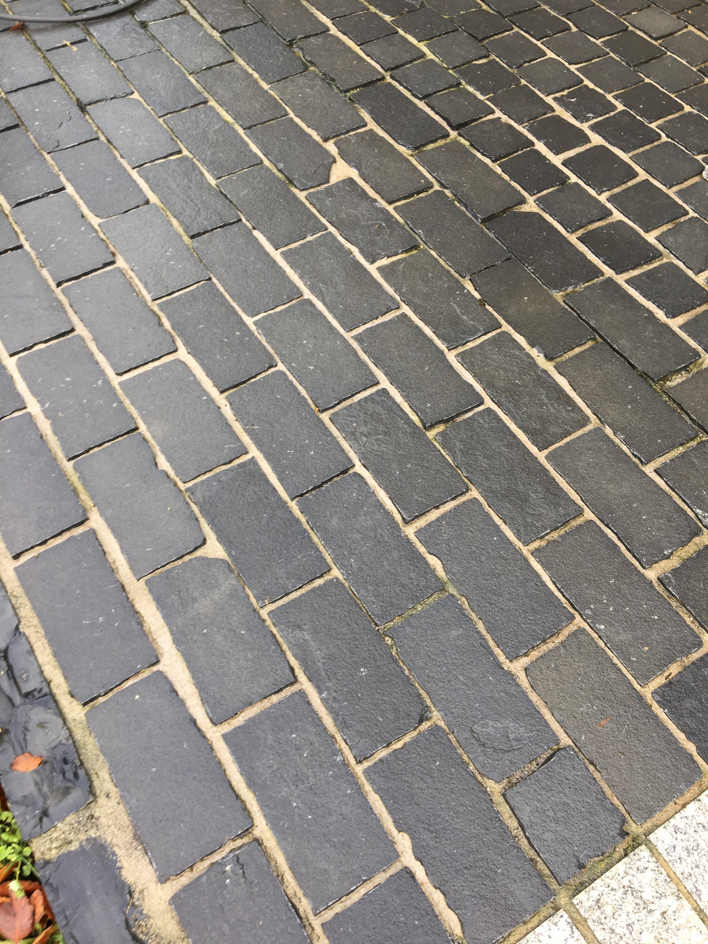 Valentia Black Limestone Cobblestone Setts 200mm x 100mm x 60mm x 5m2 Bulk Bag / Free Delivery in Ireland