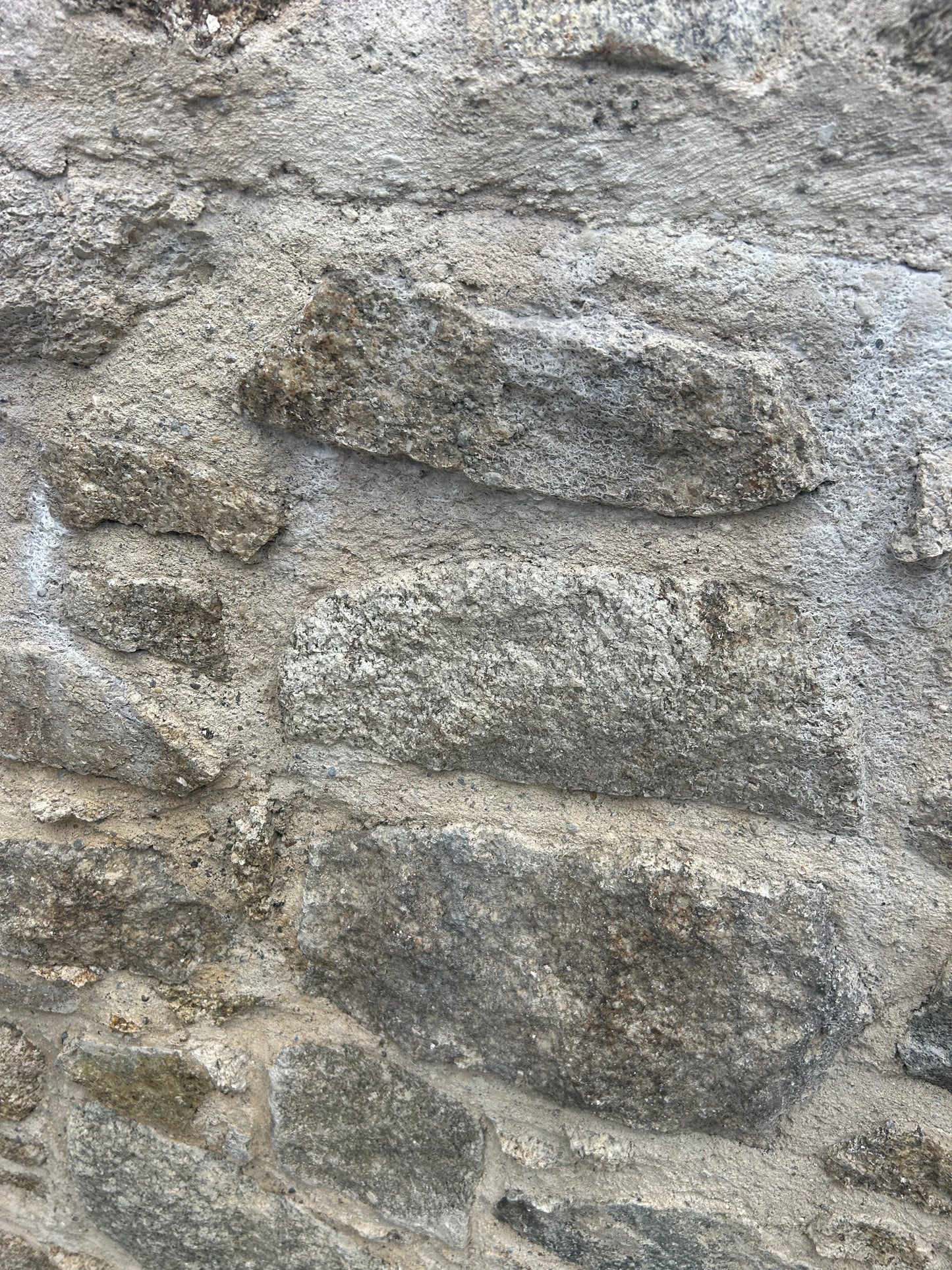 Dalkey Golden Granite Random Building Stone Bulk Bag